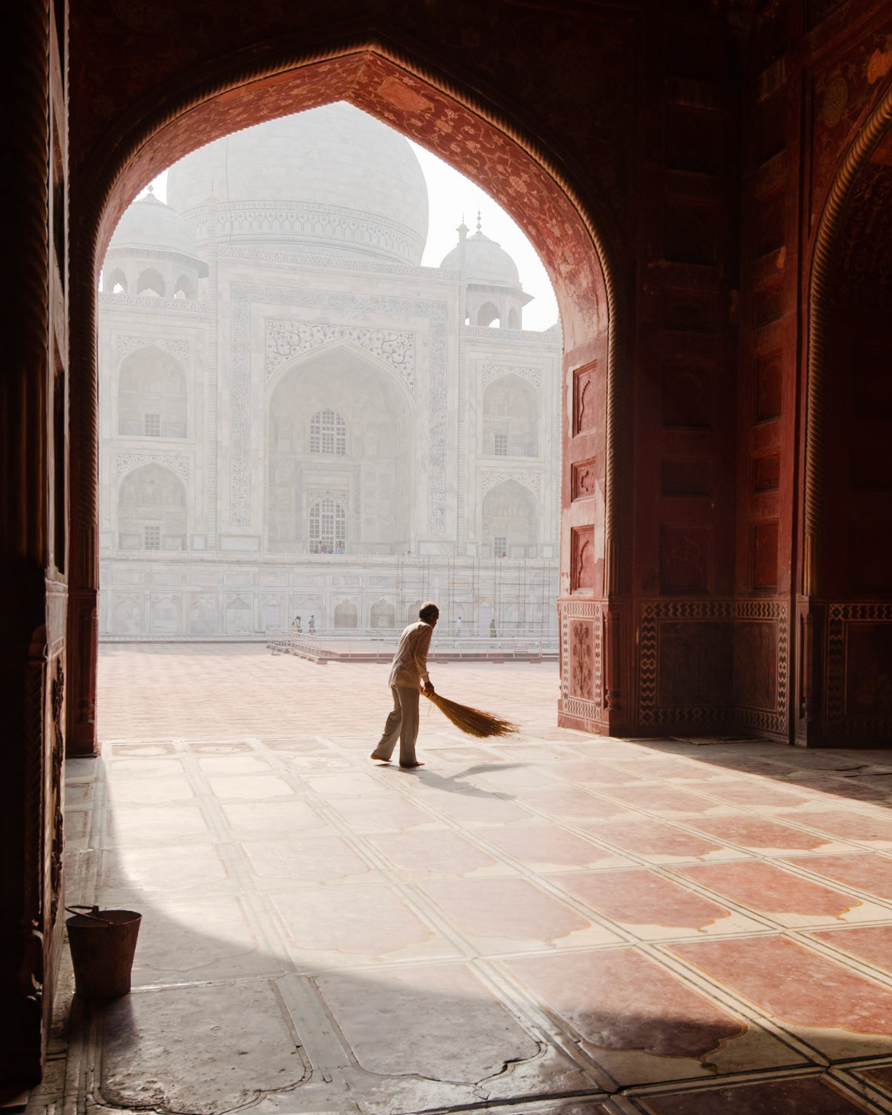 The sweeper, Taj Mahal