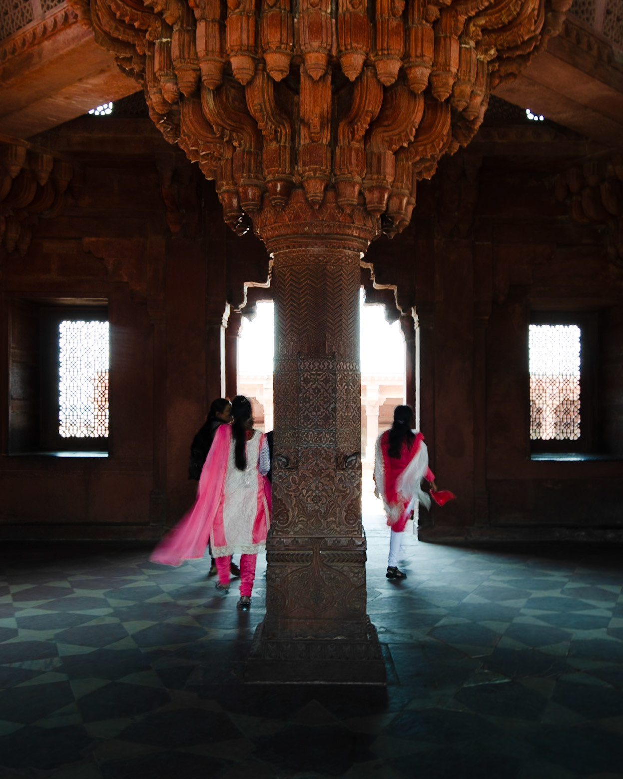 Through the hall, Agra