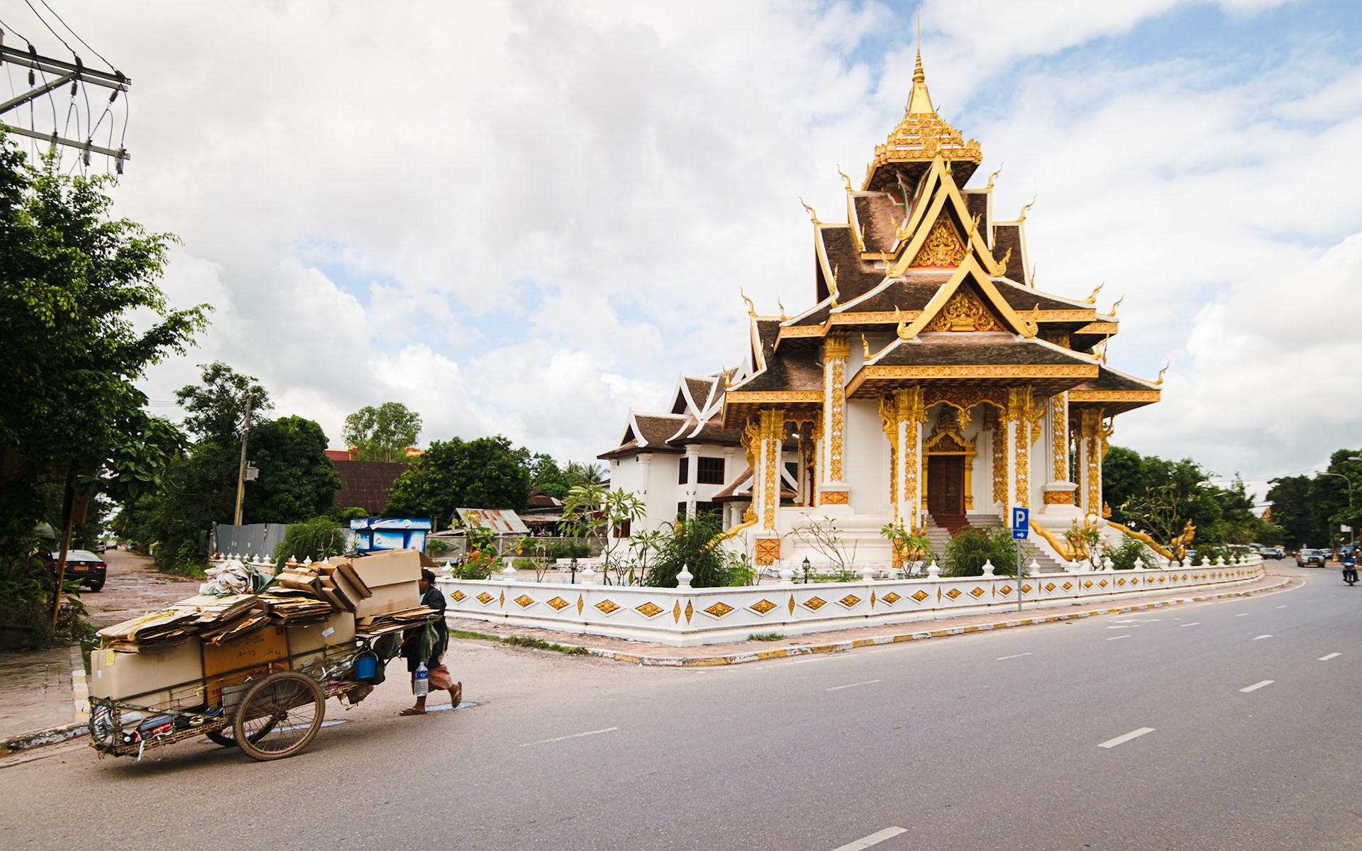 The paper pusher, Vientiane