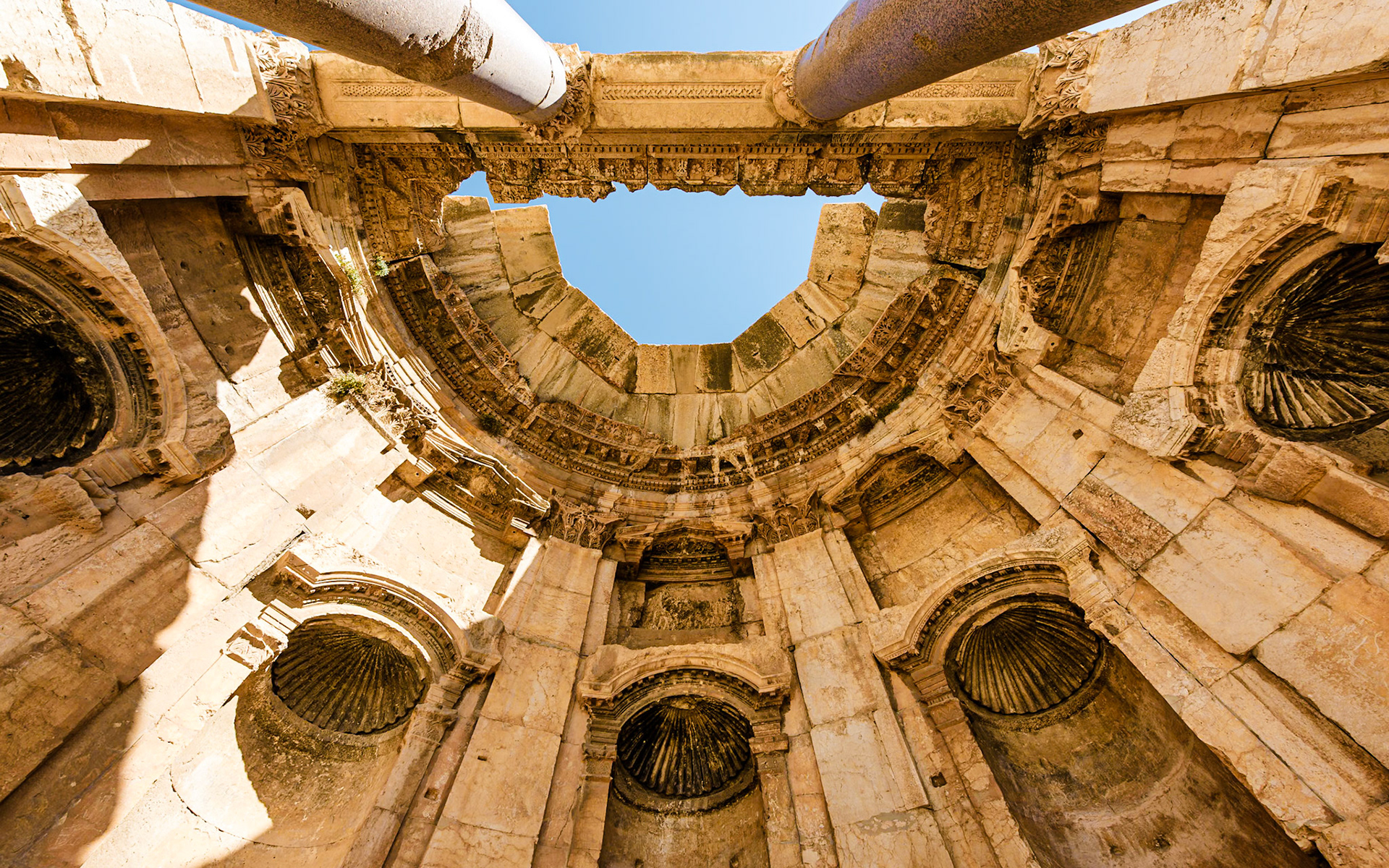 Court porticoes, Baalbek