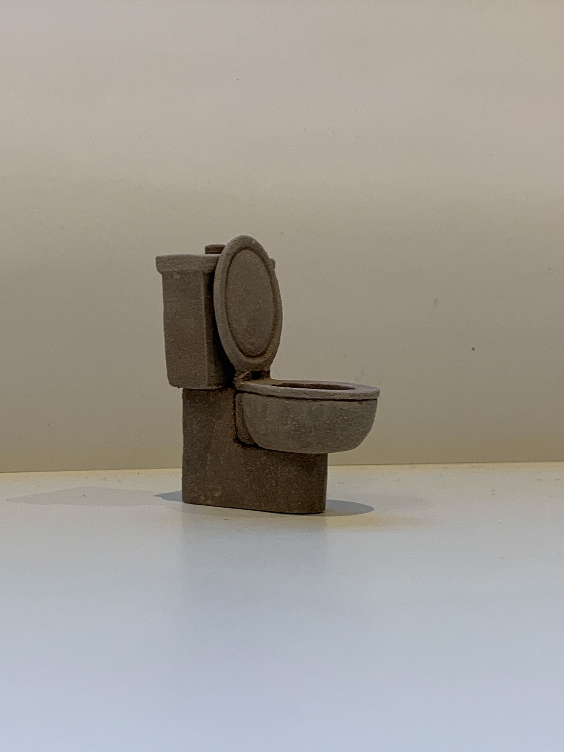 réalisation de minis toilettes en céramique pour l'artiste Florian Bézu