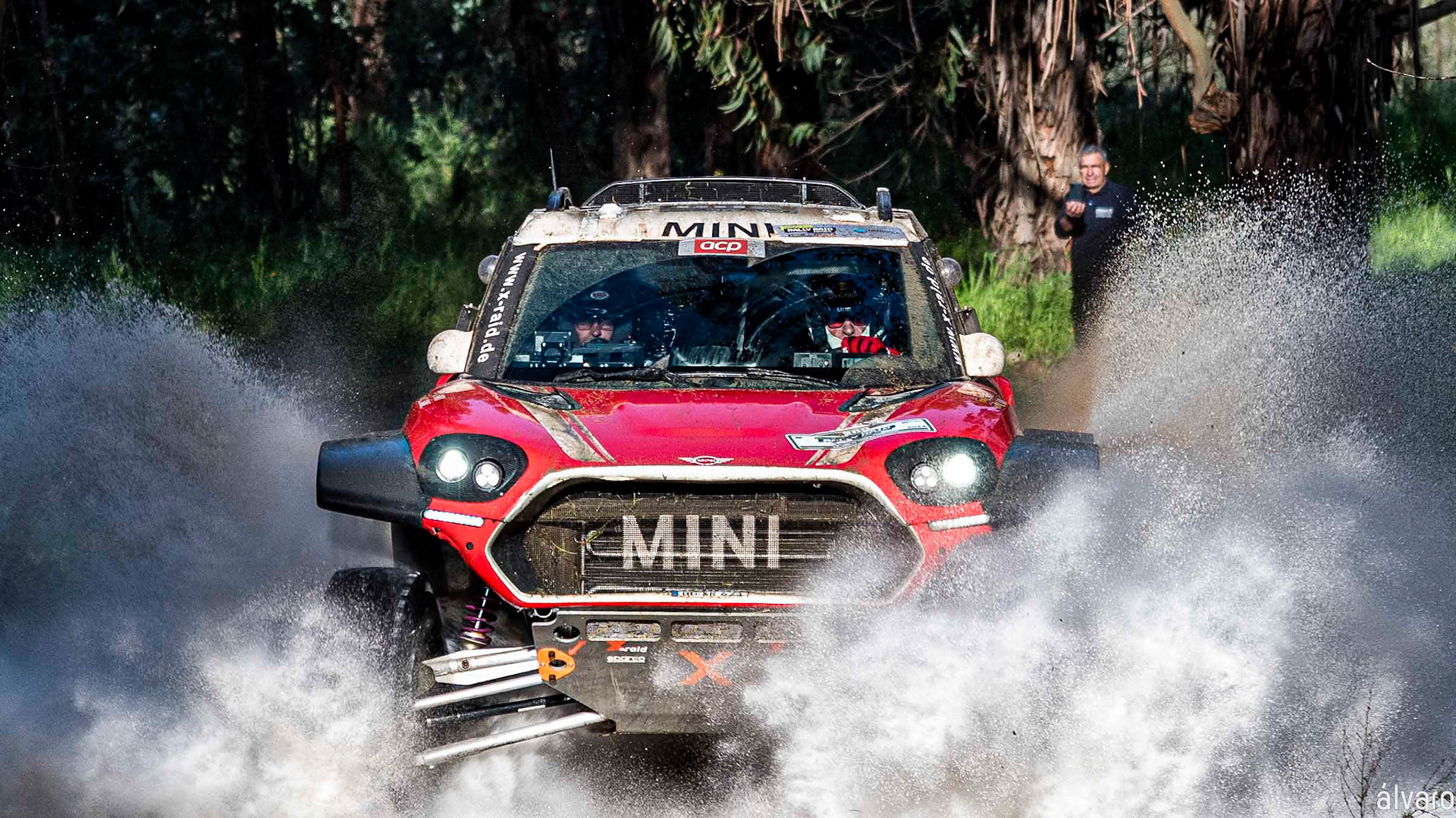 Carlos Sainz / A. Hero