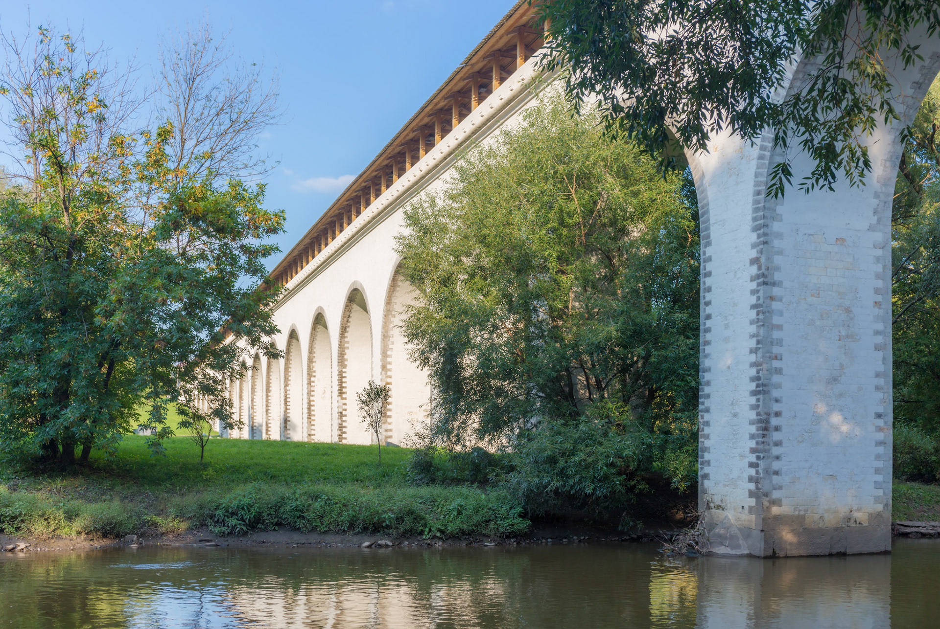 Rostokino Aqueduct across Yauza river