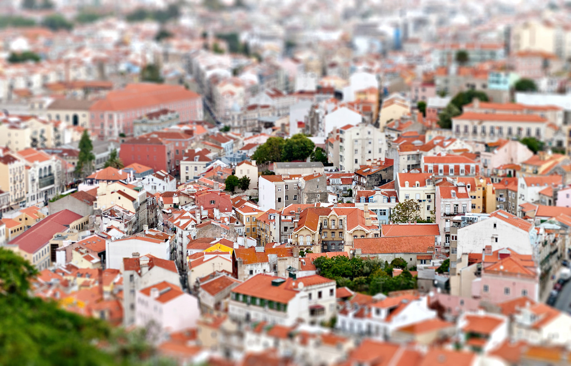 Miniature (tilt-shift) simulation view of Lisbon using digital postprocessing