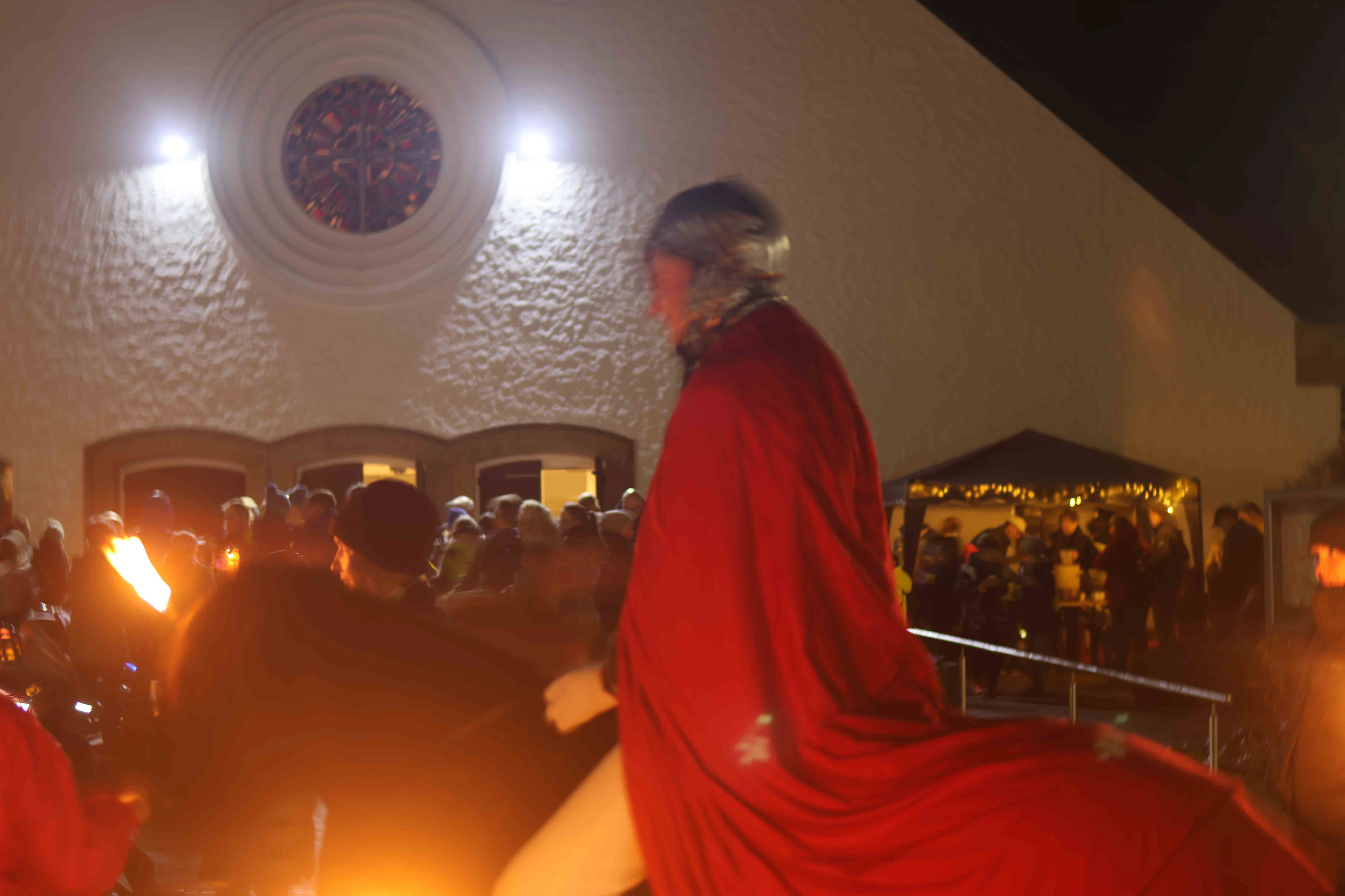 ZurĂŒck vor der Reckenfelder Kirche