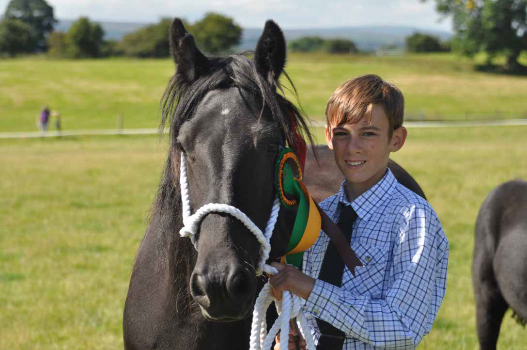 Tom Eccles gewinnt Preise als Young Handler.