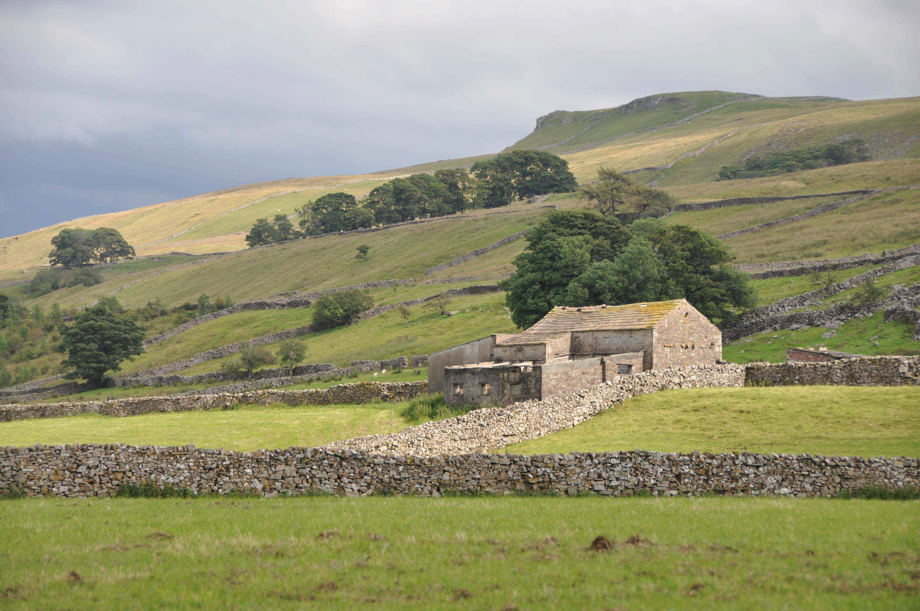 Farm in der malerischen Landschaft Englands