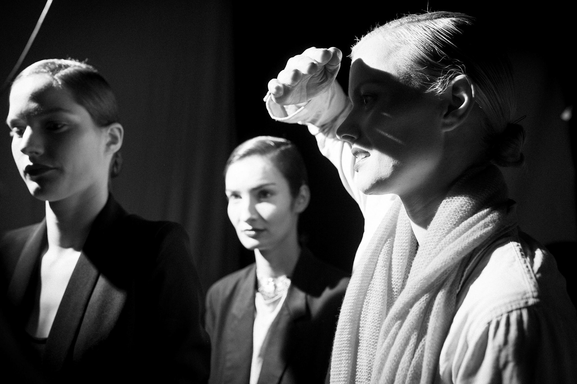 Für Maybelline hat Borris Burba den Aufwand hinter der Fashion Week in Berlin fotografisch fesgehalten. Als offizieller Backstage Fotograf stand er Boris Entrup stets zur Seite, um seine Arbeit zu dokumentieren, aber auch Skuriles und Schönes hat er vor seiner Linse inszeniert.