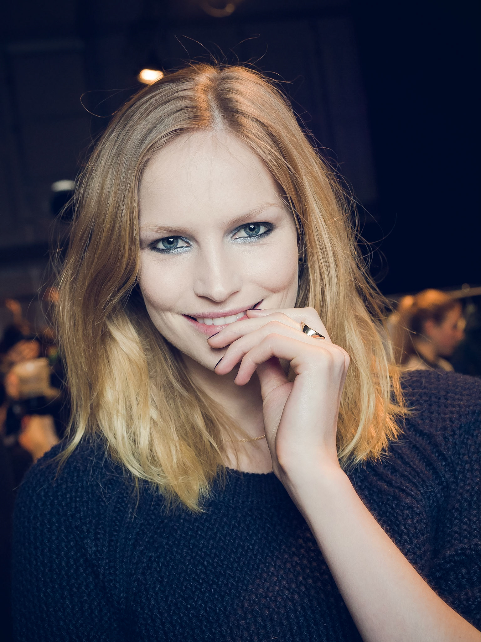 Für Maybelline hat Borris Burba den Aufwand hinter der Fashion Week in Berlin fotografisch fesgehalten. Als offizieller Backstage Fotograf stand er Boris Entrup stets zur Seite, um seine Arbeit zu dokumentieren, aber auch Skuriles und Schönes hat er vor seiner Linse inszeniert.