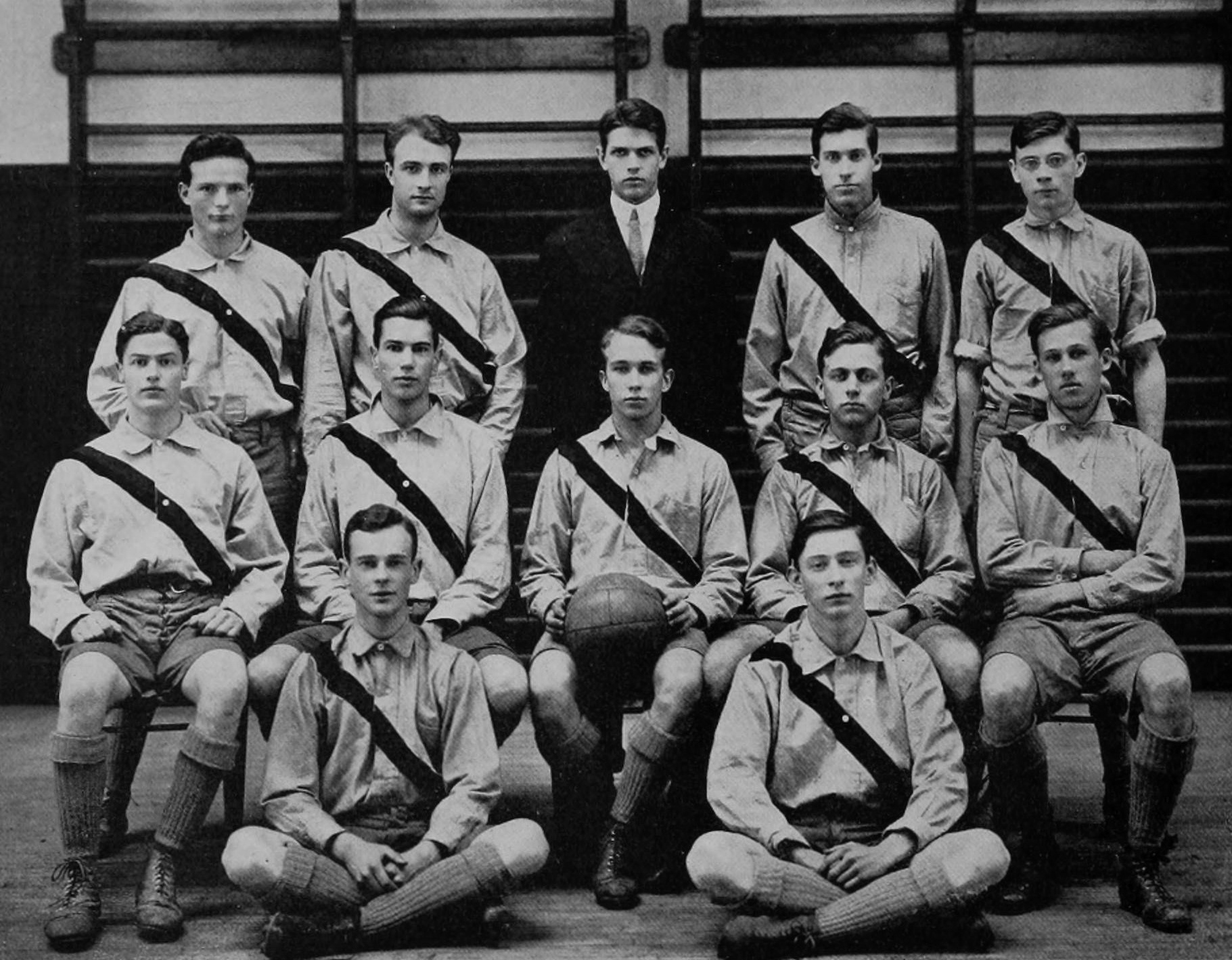 Beacon Hill Team Photo (1911)