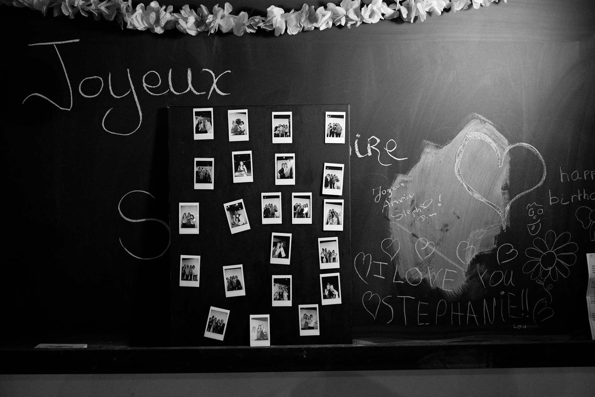 Noord Frankrijk. Vriendinnen die elkaar 20 jaar geleden voor het laatste zagen. Wat is het beste moment om elkaar te omhelzen of de hand te schudden? Een verjaardagsfeest.