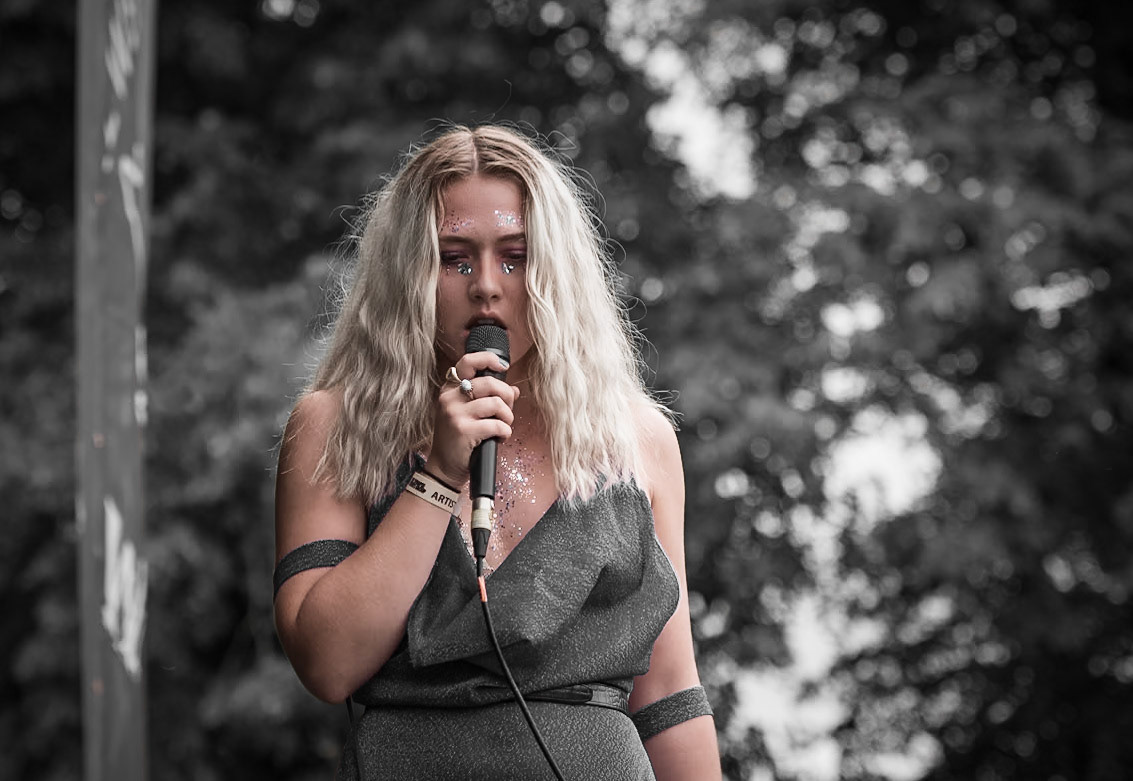 Jodie Suzanna-May Robinson, Vocalist for IOTA performs at Witney Music Festival 2018.@IOTA@Witneymusicfestival