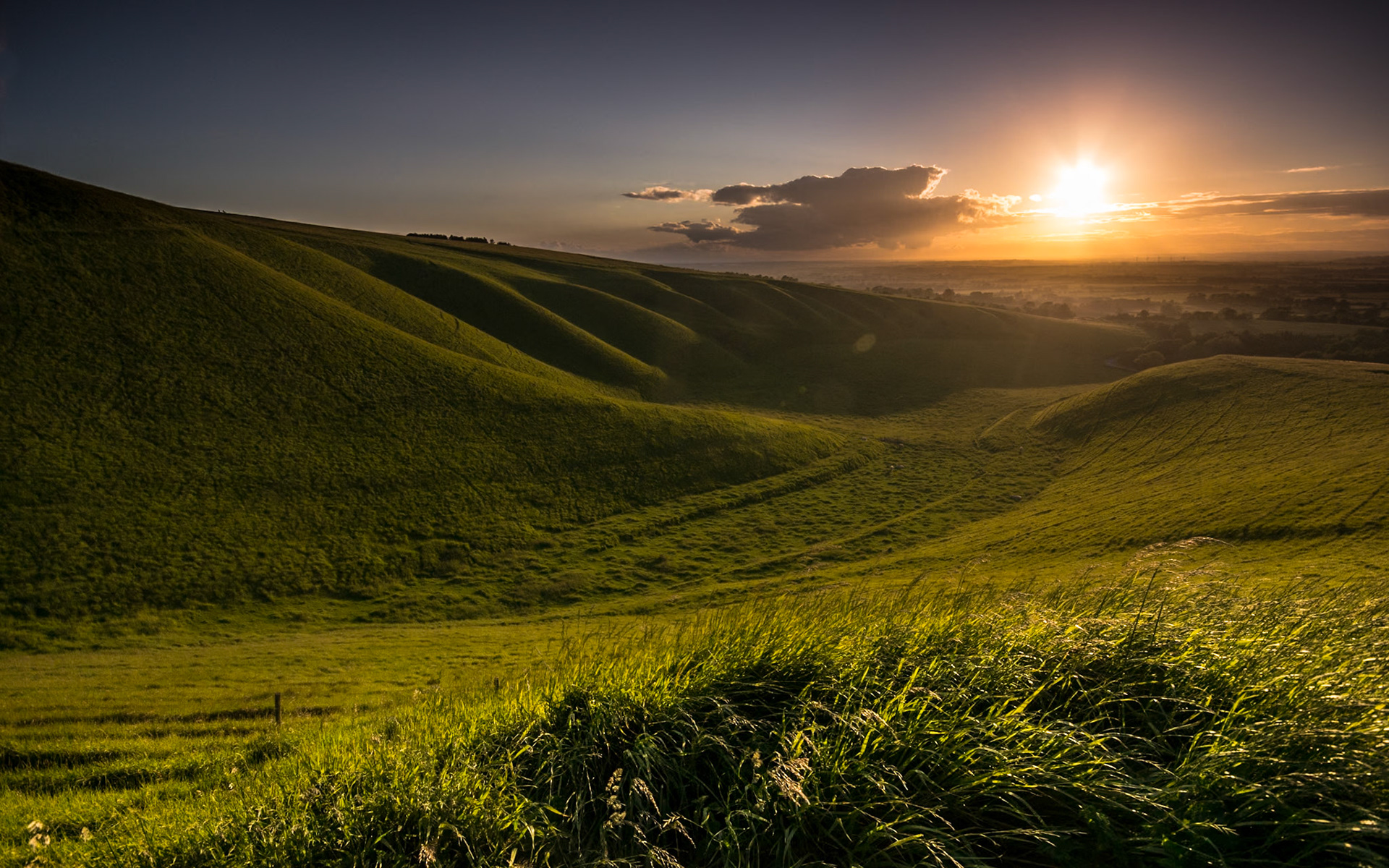The Manger and the Giants stair, to the west and below the Uffington White Horse. Legend says that the White Horse grazes in the manger at night, I didn't stay long enough to see if the legend is true..