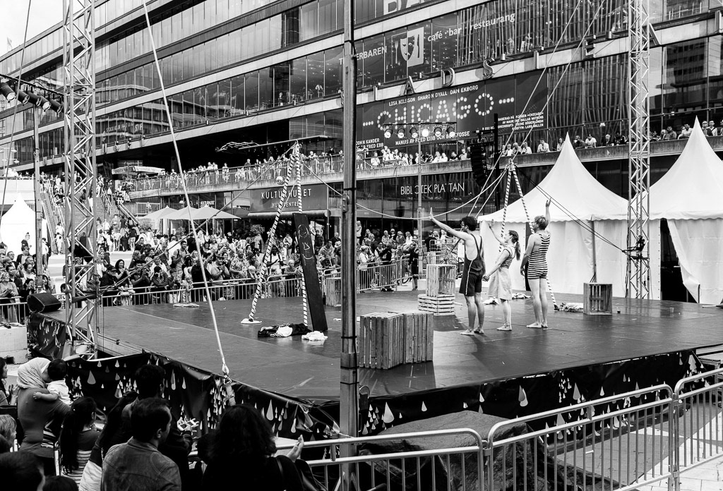 Acrobats, Sergels Torg