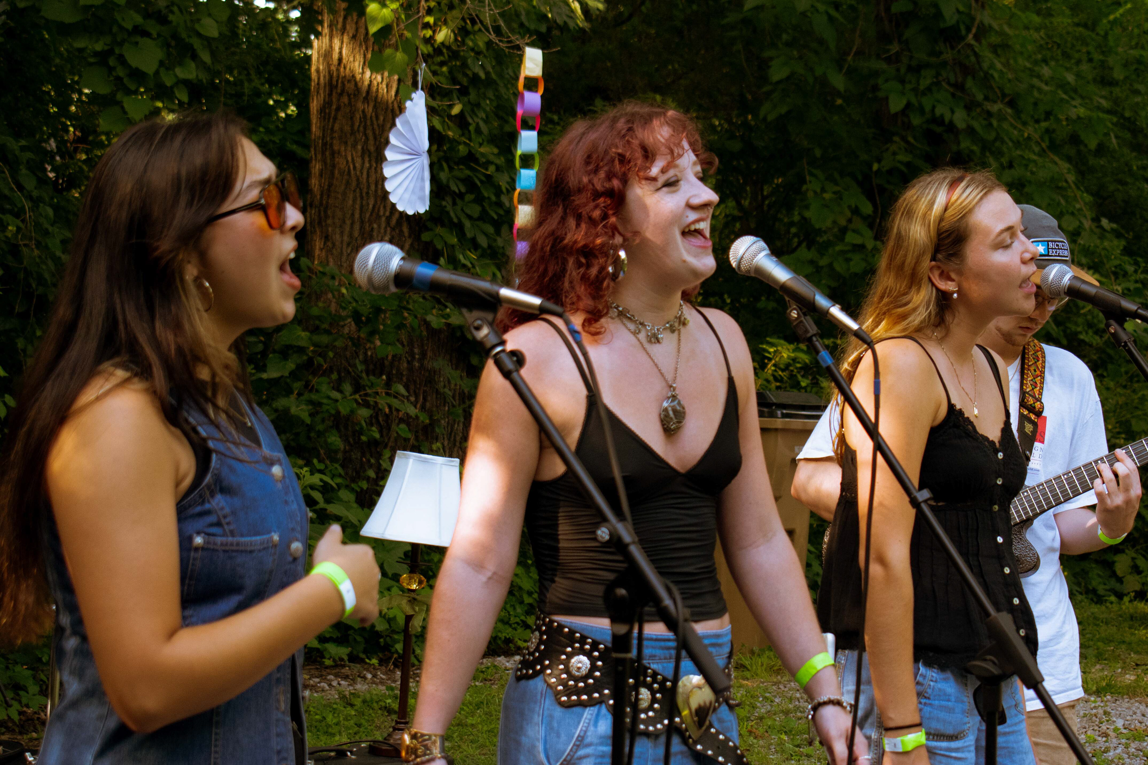 HAIM- Calista Kweon, Sylvia Kollasch, Joy Hotchkiss