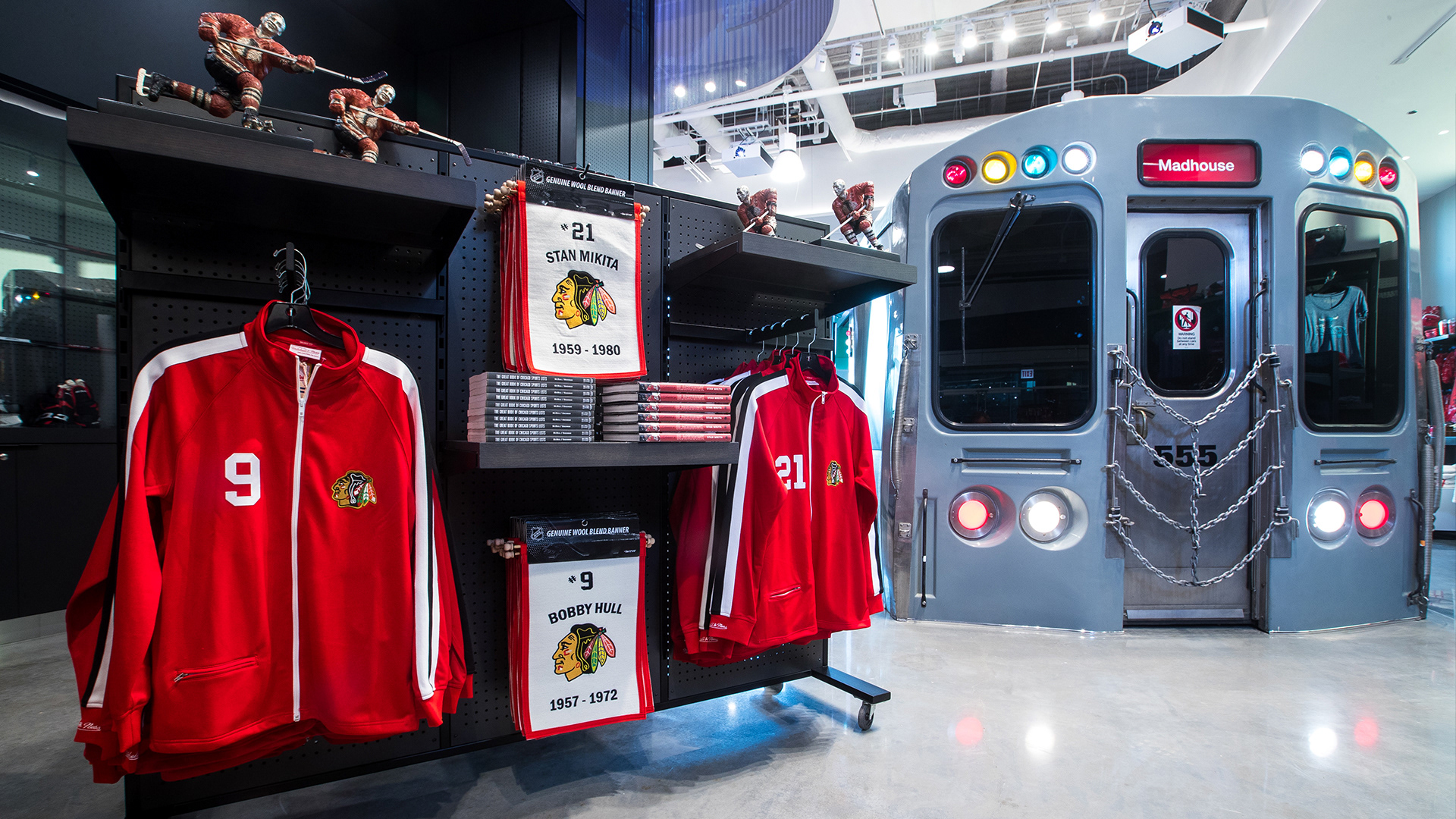 Chicago Bulls and Blackhawks team for merchandise store venture
