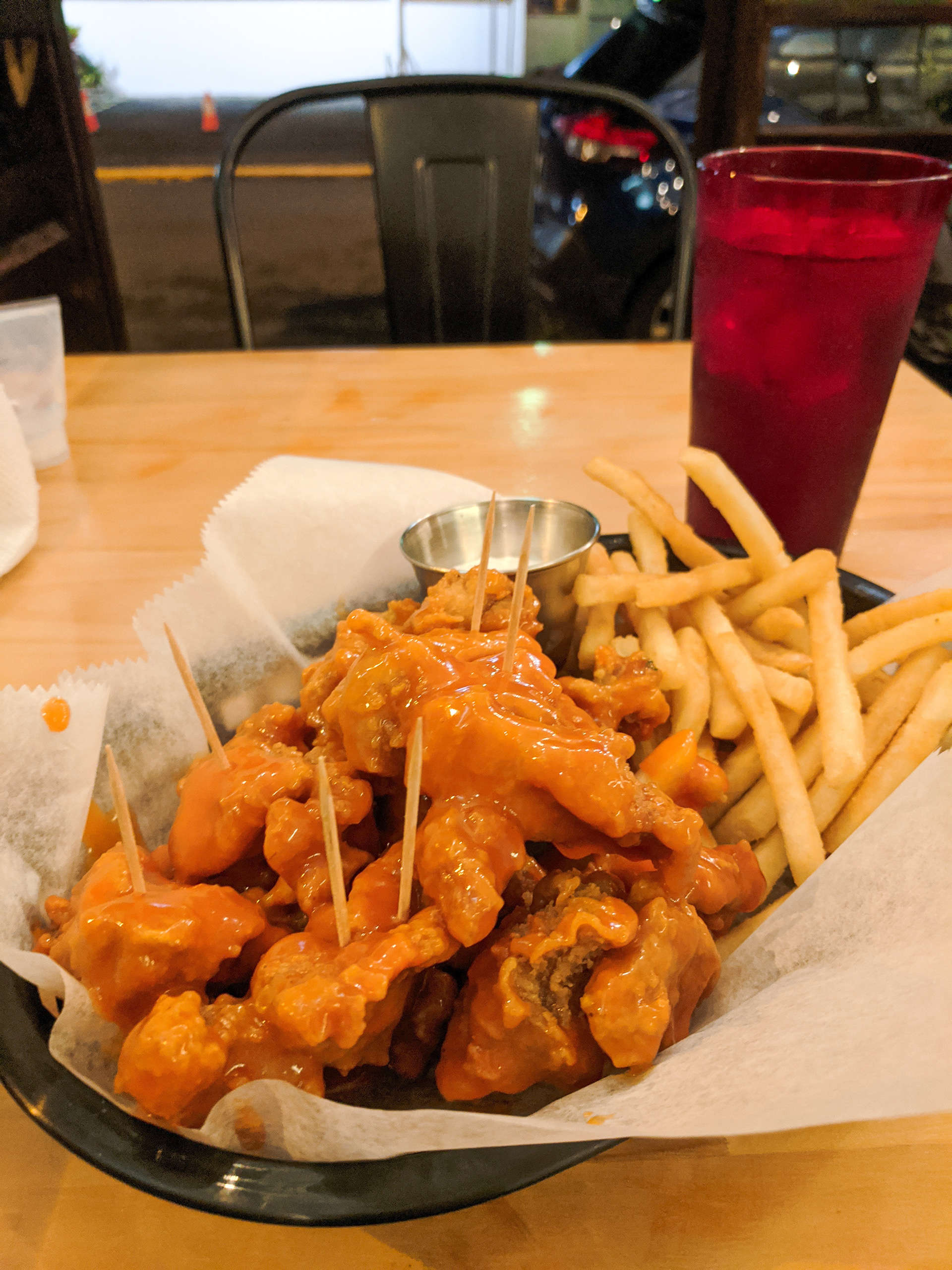 Frango frito com molho de maracujá da Wings on Fire