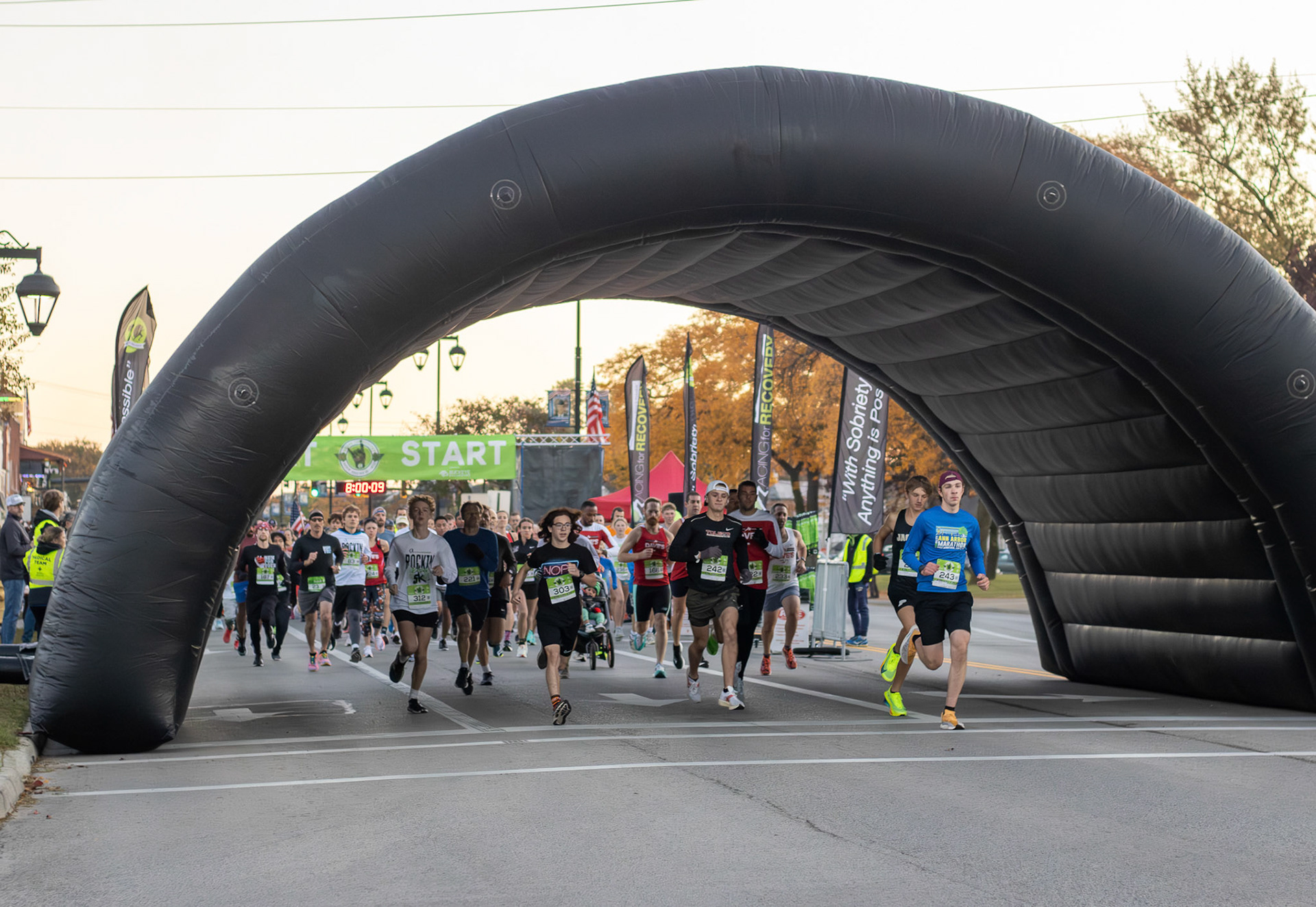 500+ participants take off at the start of Racing for Recovery's Rockin Rossford 5K