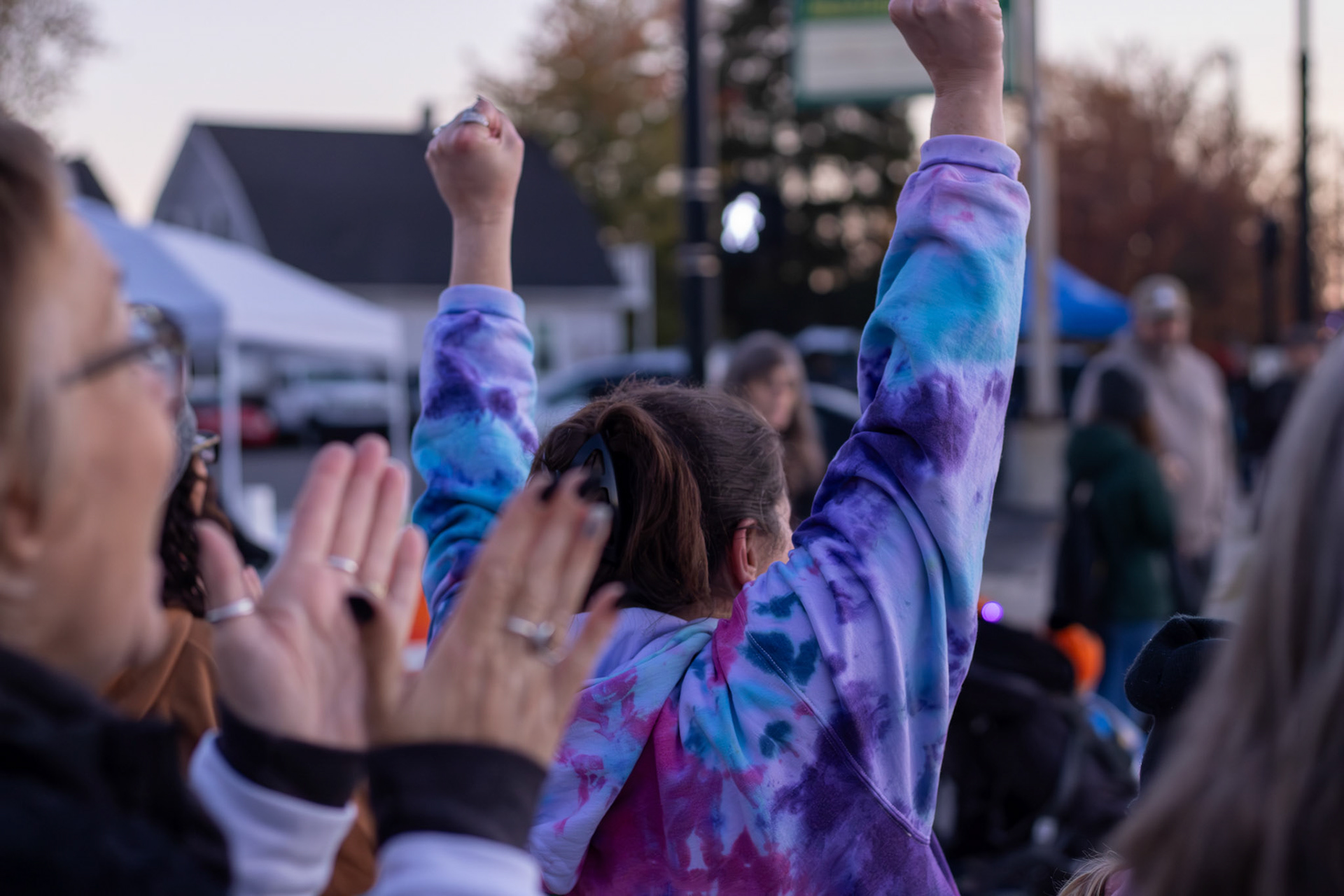 Spectators and supporters cheering on all participants during the beginning of the race.