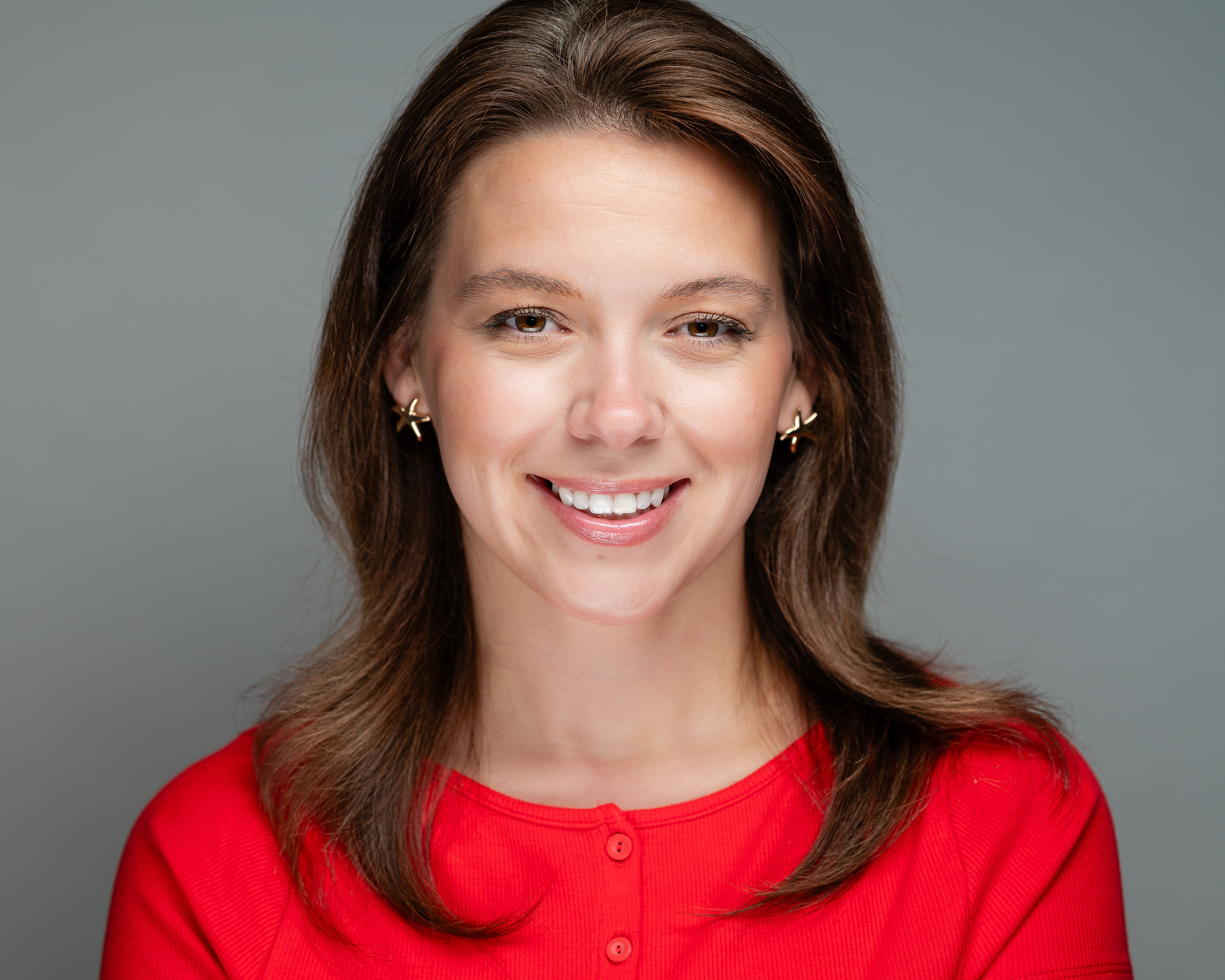 Professional corporate headshot of a woman in Renfrewshire by David Reid