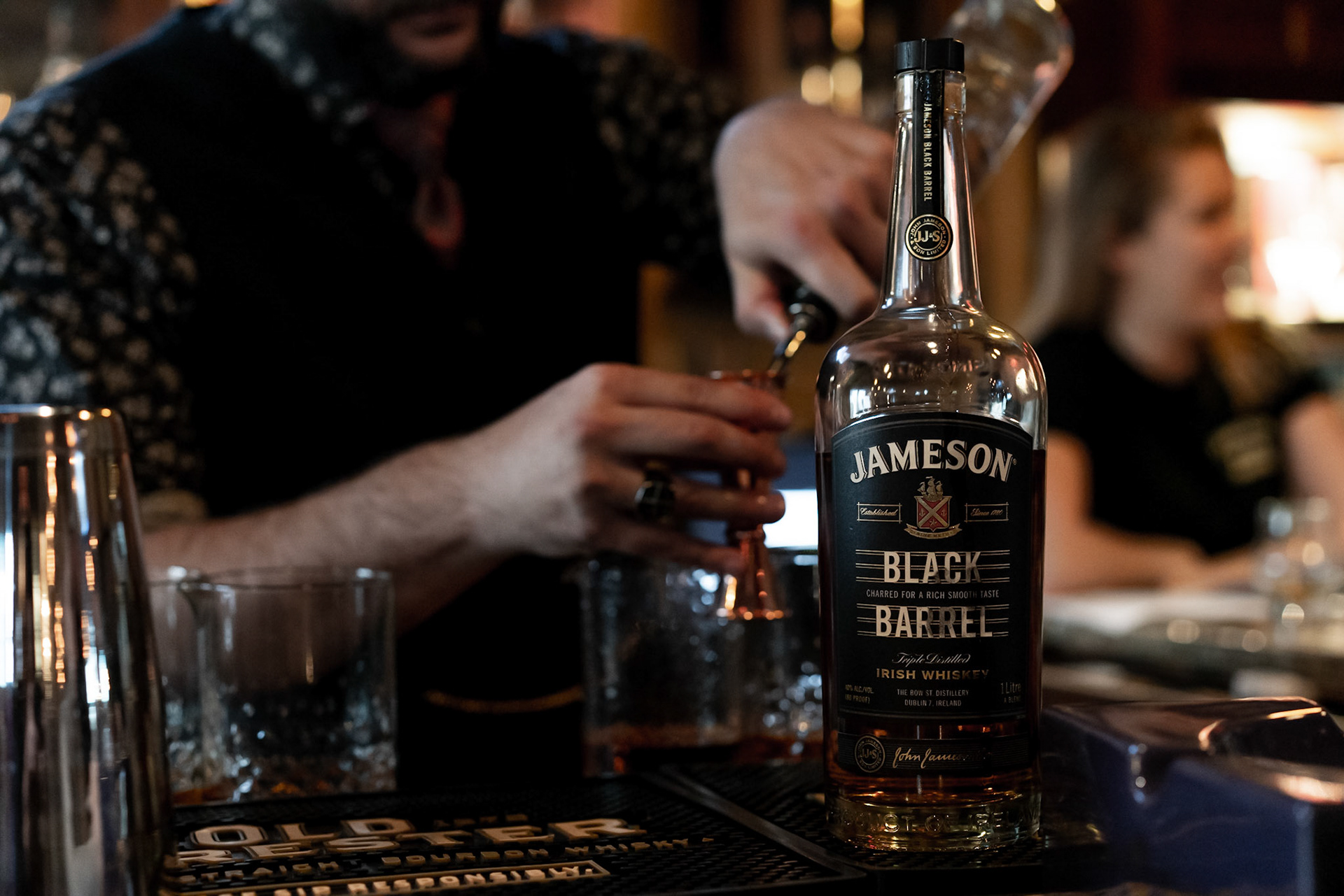 Jameson black barrel. Джемисон Блэк. Джемисон баррель. Джеймсон Black Barrel. Виски Jameson Black Barrel.