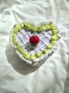 Top view (plastic jewelry box decorated with spackle)