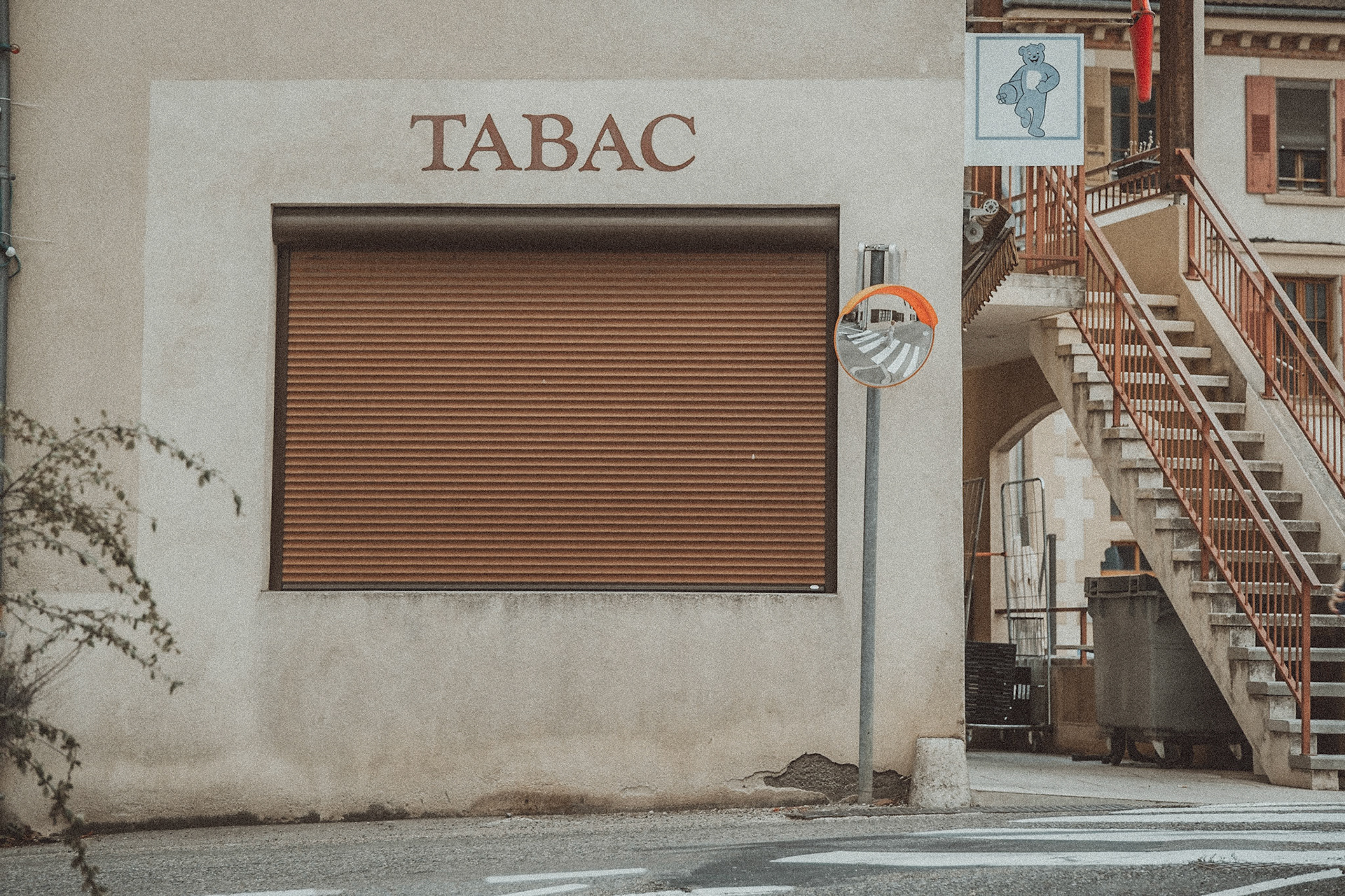Le bar tabac de la rue des lilas