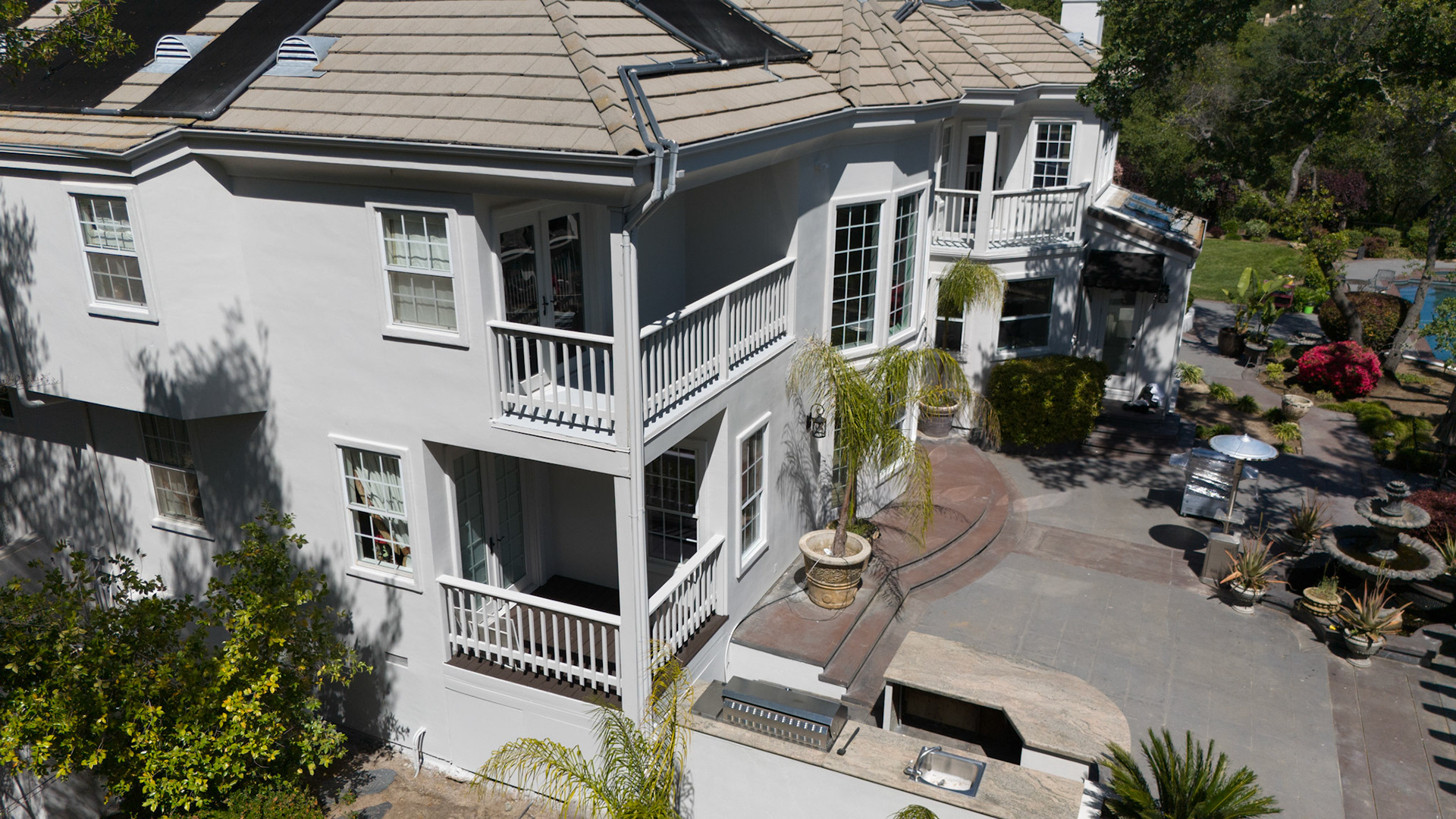 Balcony / Outdoor Kitchen