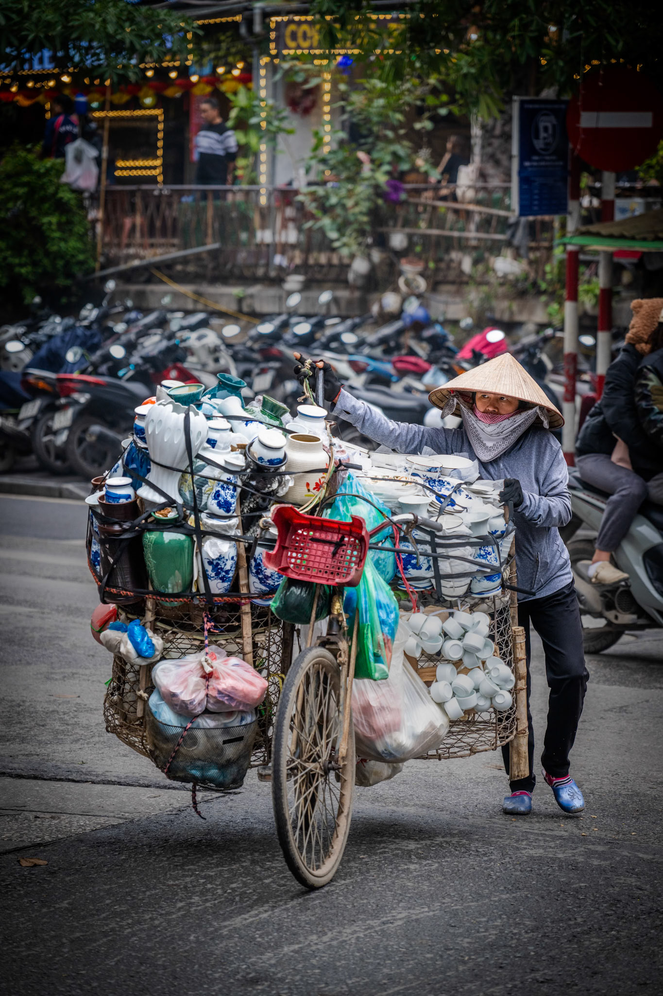 1/1000 sec · f/4.0 · ISO 720 · 120 mm