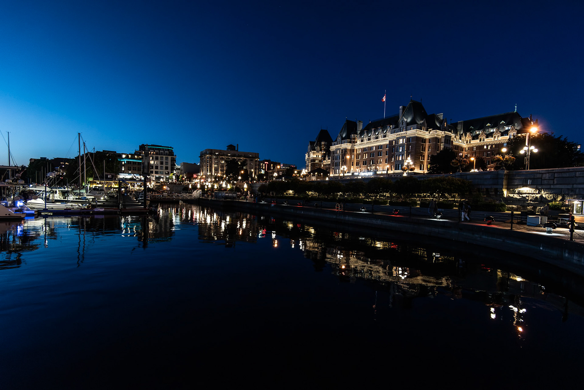 1/40 sec · f/4.0 · ISO 3600 · 16 mm