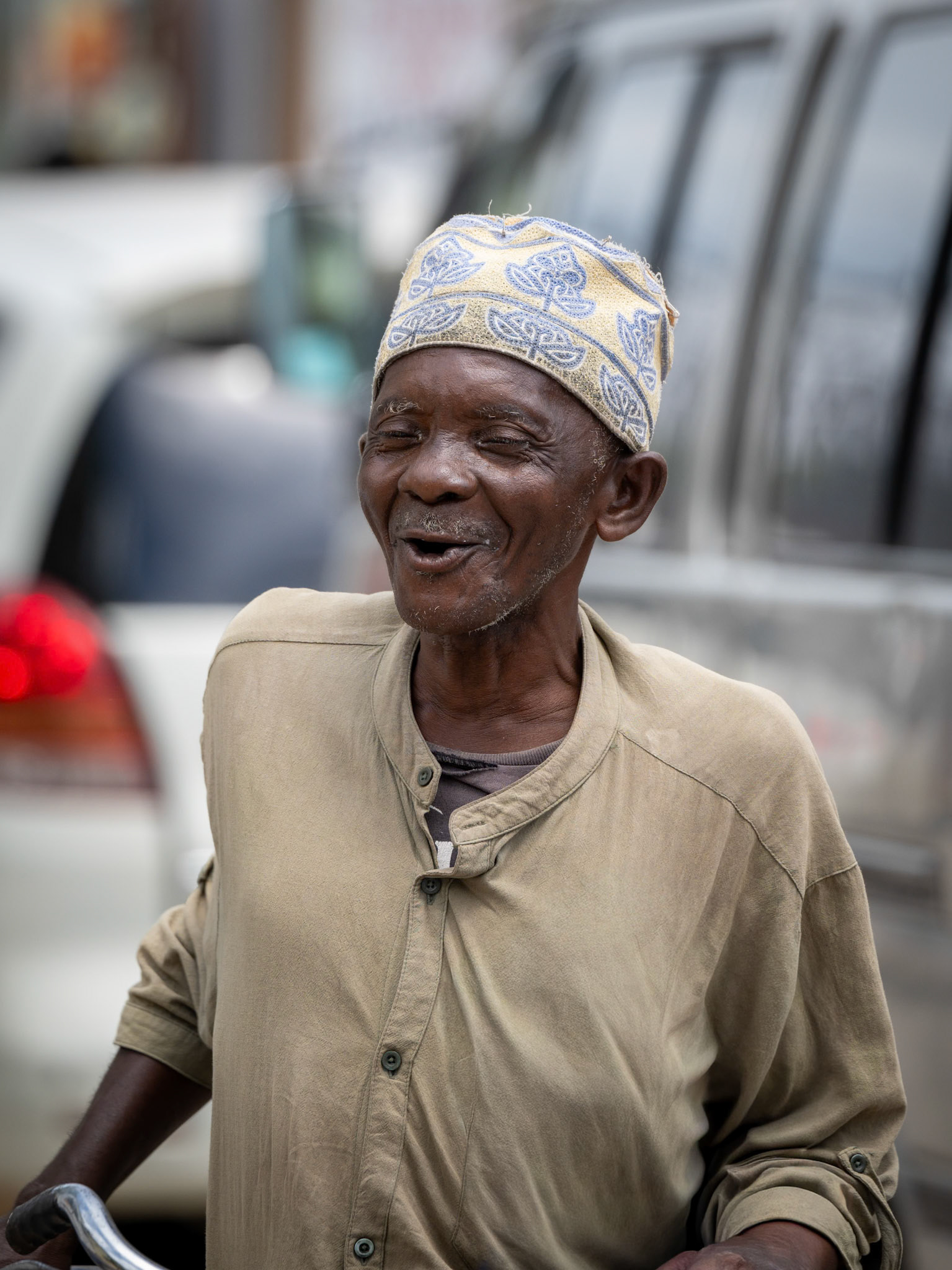 1/1000 sec · f/2.8 · ISO 140 · 180 mm