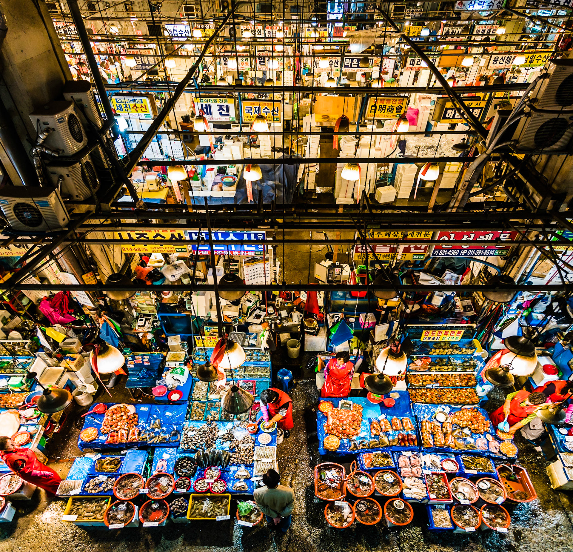 Stiched panorama of fishmongers stalls at the wholesale marketNoryangjin Market, Seoul, South Korea2016