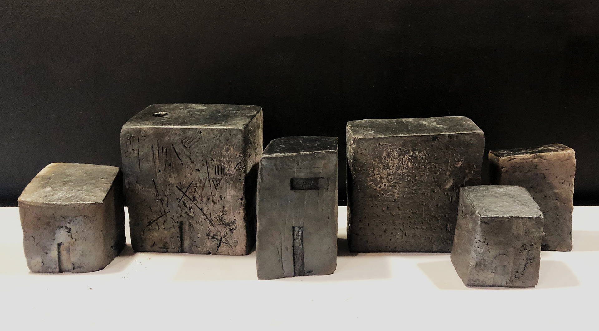 Polygones, terre à grès , h: 7cm à 15cm. Cuisson gaz, réduction en fosse