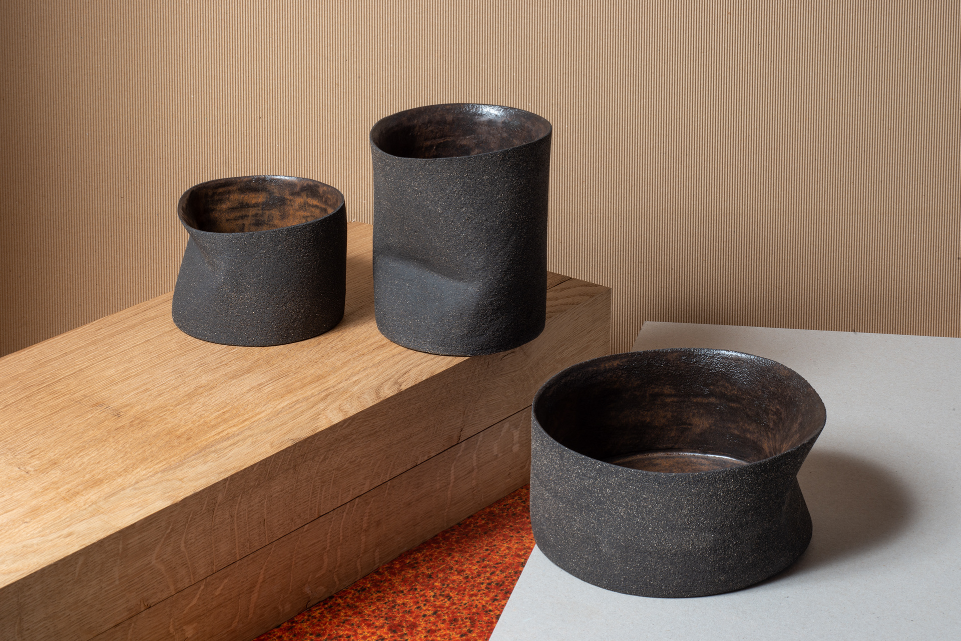 22cm, 12cm - terre grès noir, intérieur émaillé, cuisson HT
