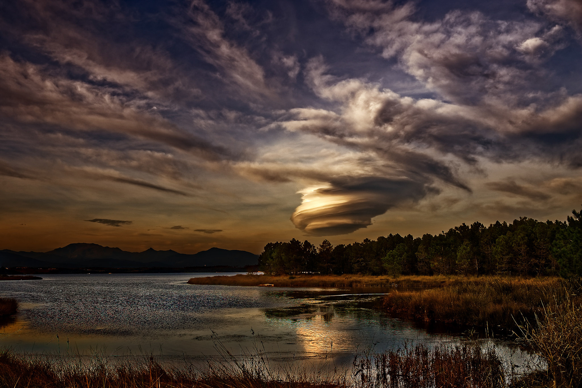 Won Legendary award, September 2020. Won Into the sky photo, December 2017.  Won Beauty of Clouds, September 2018. Featured, September, 2016. Finalist in Celebrating The Sky, May 2016.