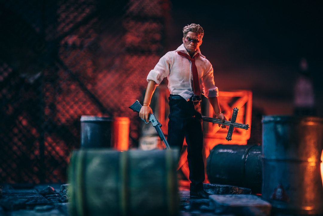 Constantine - MEZCO Toys - DC Comics 1/12 Constantine Deluxe Edition - toyphoto toyphotography