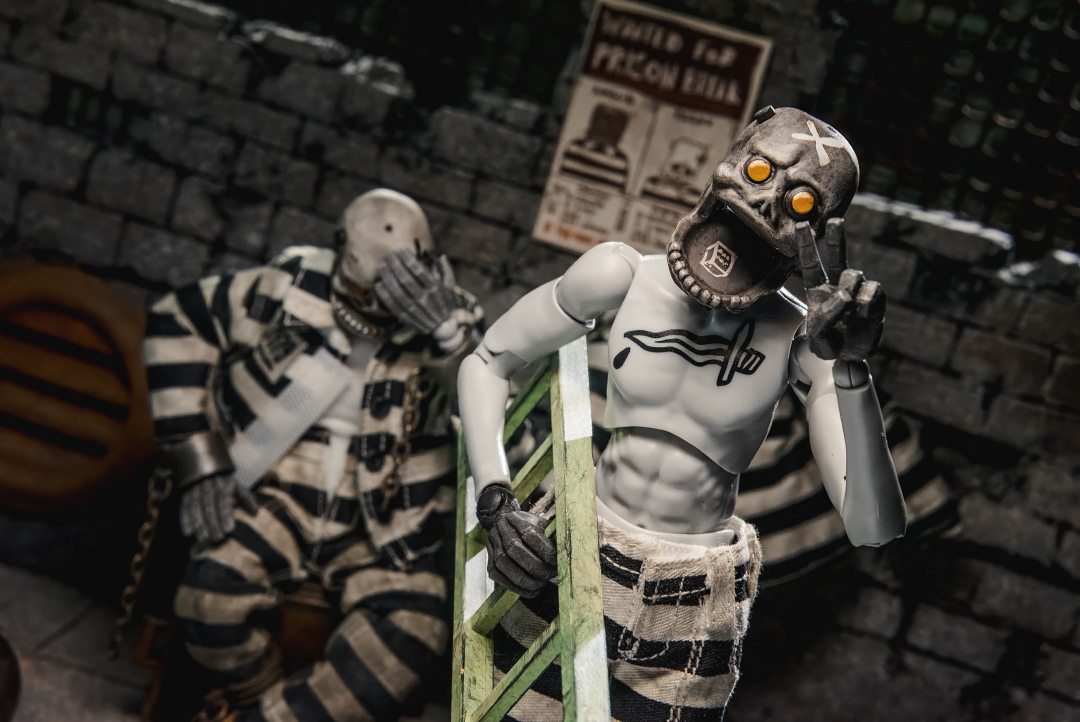 DAMTOYS to firma specjalizująca się w produkcji figurek i akcesoriów związanych z militariami, a COALDOG to artysta i projektant specjalizujący się w tworzeniu figurek, zwłaszcza o tematyce militarnej.