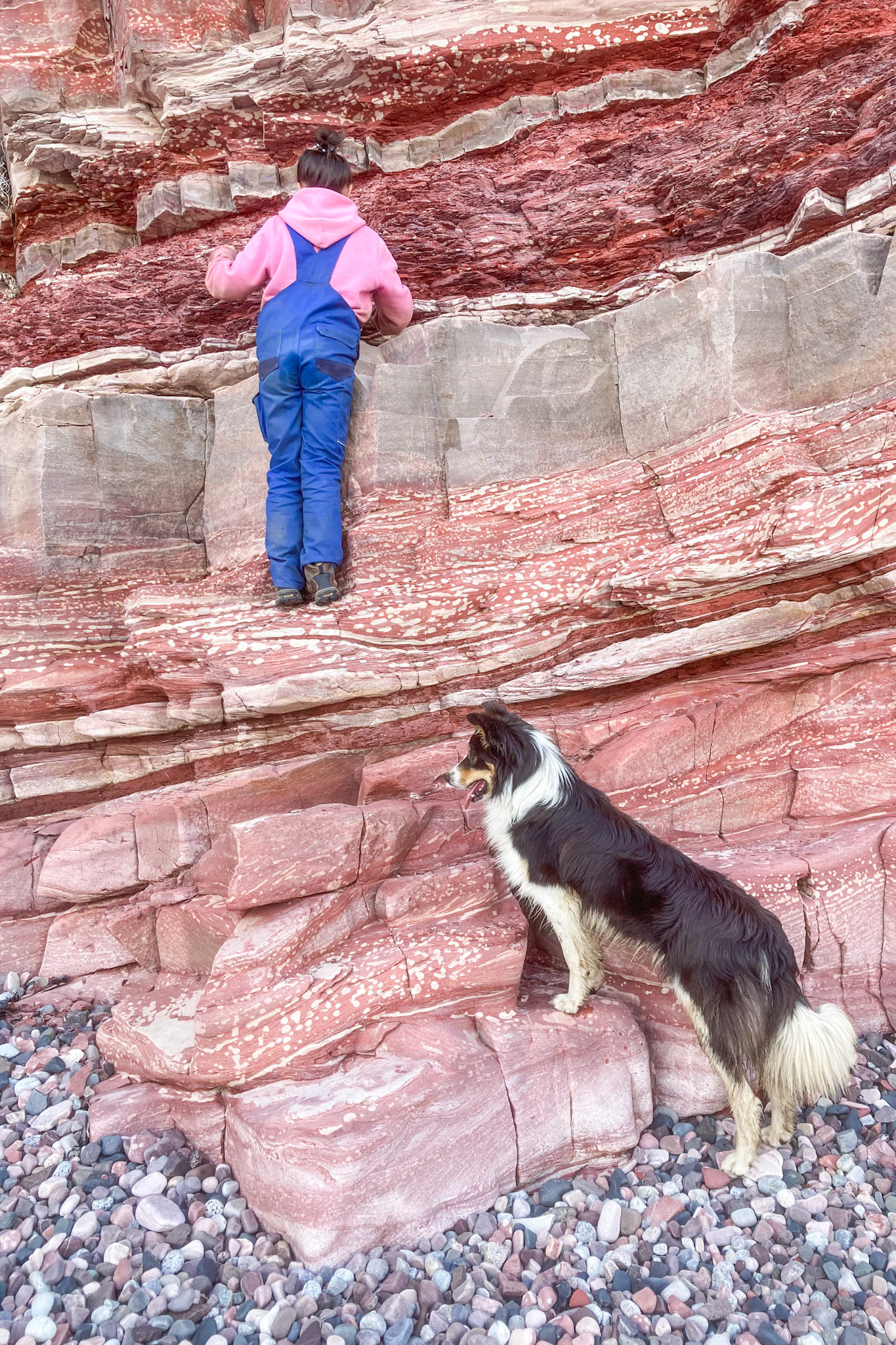 Kira and Kaju climbing on the Sillisit sandstone. (Taken on my phone)