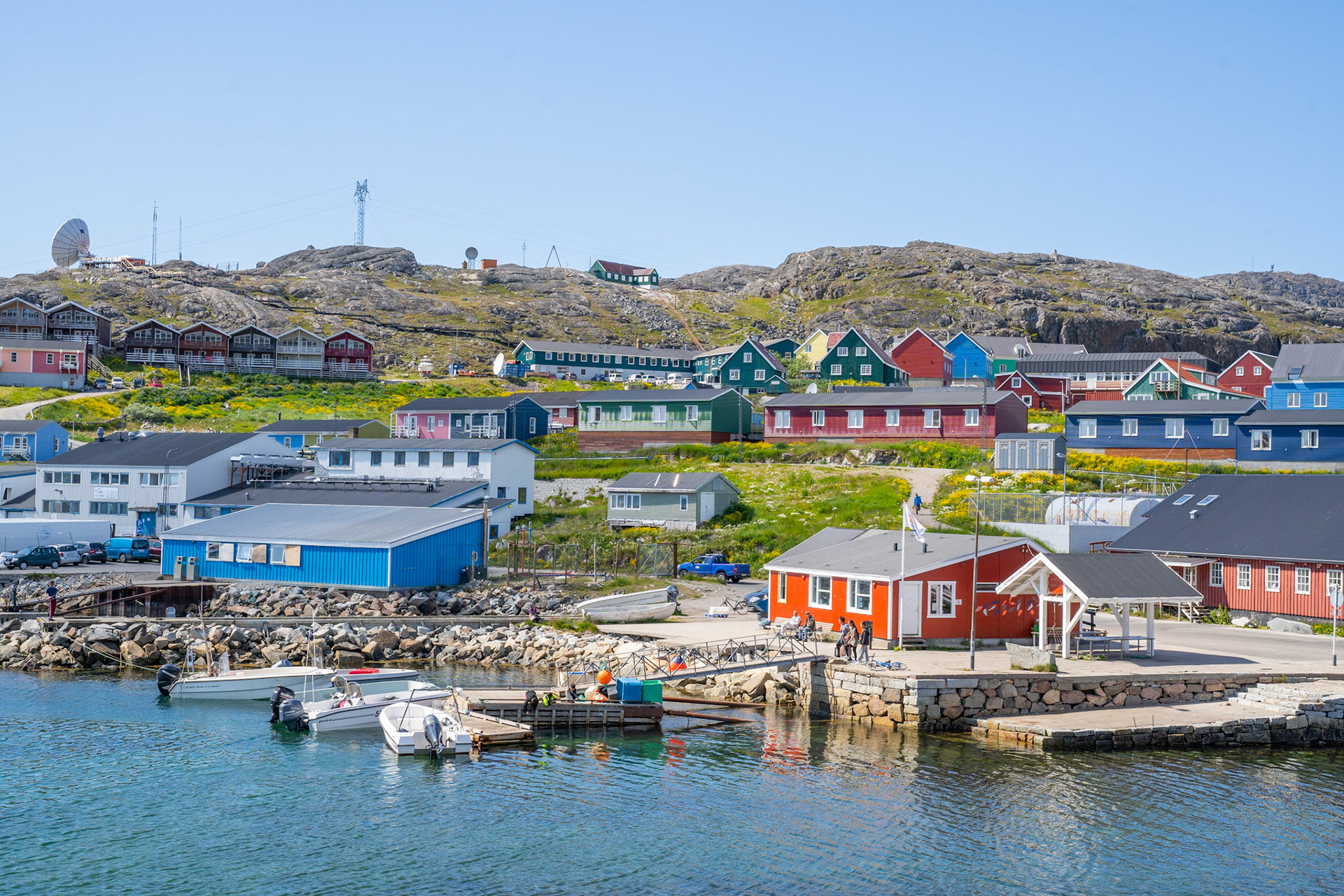 A sunny summer day in Qaqortoq featuring Kalaalimineerniarfik.