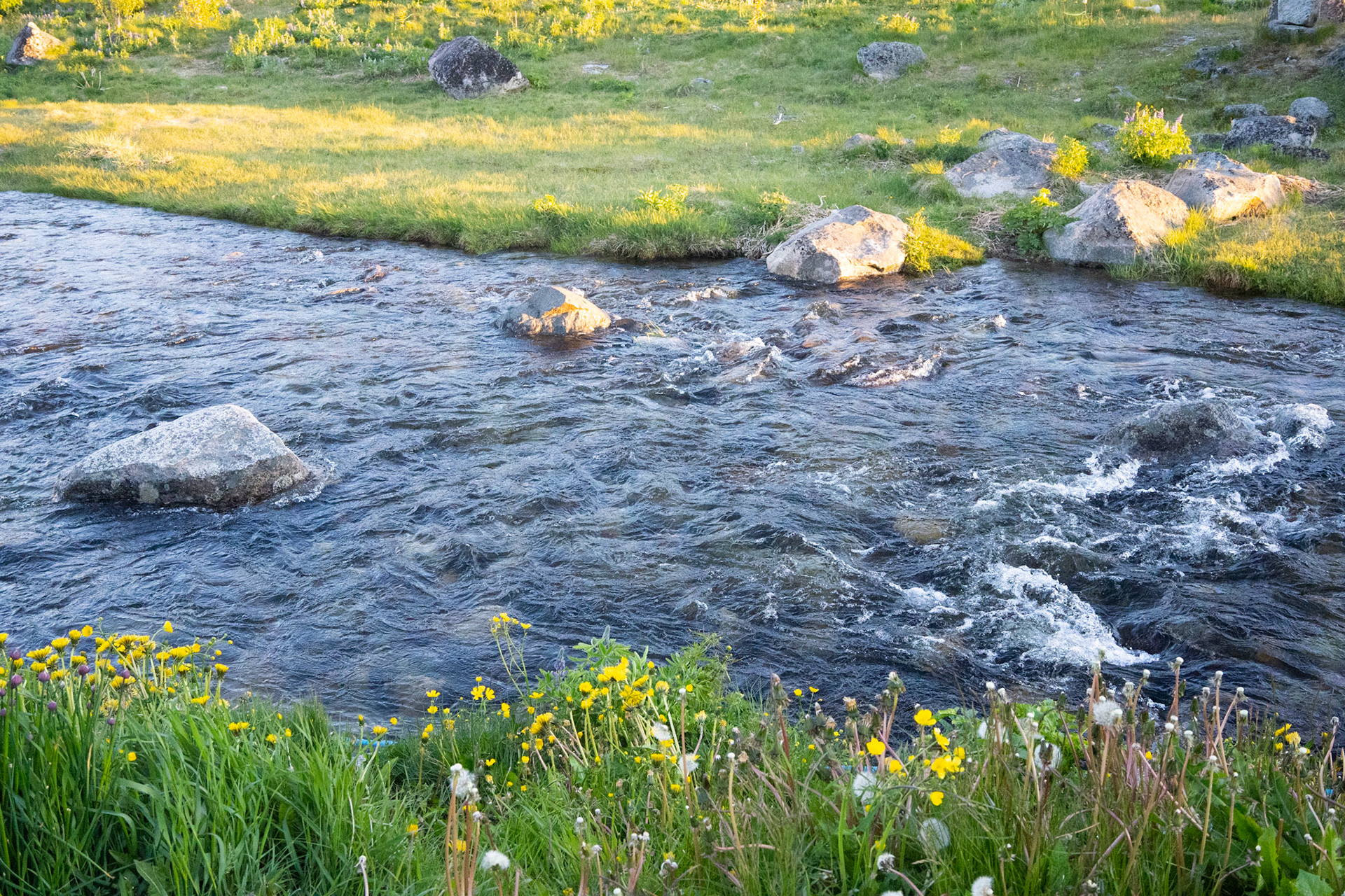 The river down the middle of Qaqortoq, which brings water from Tasersuaq to the sea. A popular fishing spot for kids.