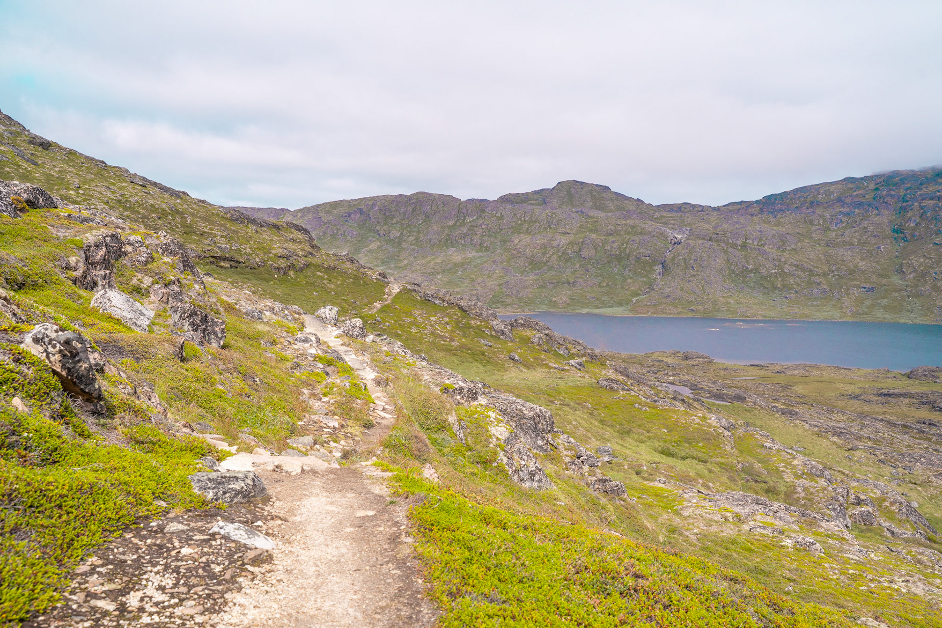 Ma and I took the hike around Tasersuaq. Quite different scenery than when I hiked it before with the WFR course in the snow!