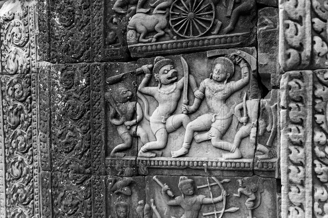 Monkey warrior fights Khmer warrior at Baphuon temple