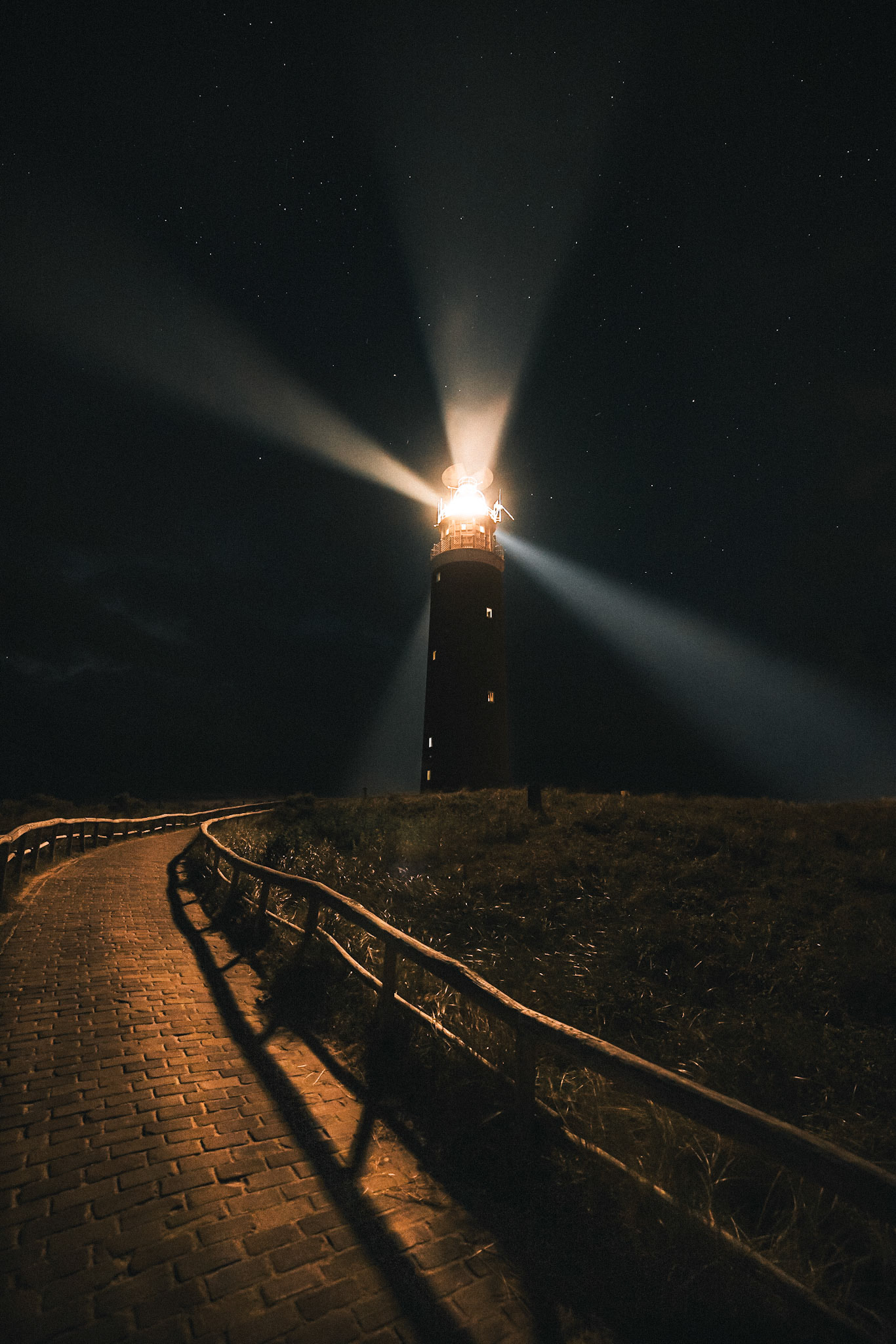 the Texel lighthouse at night