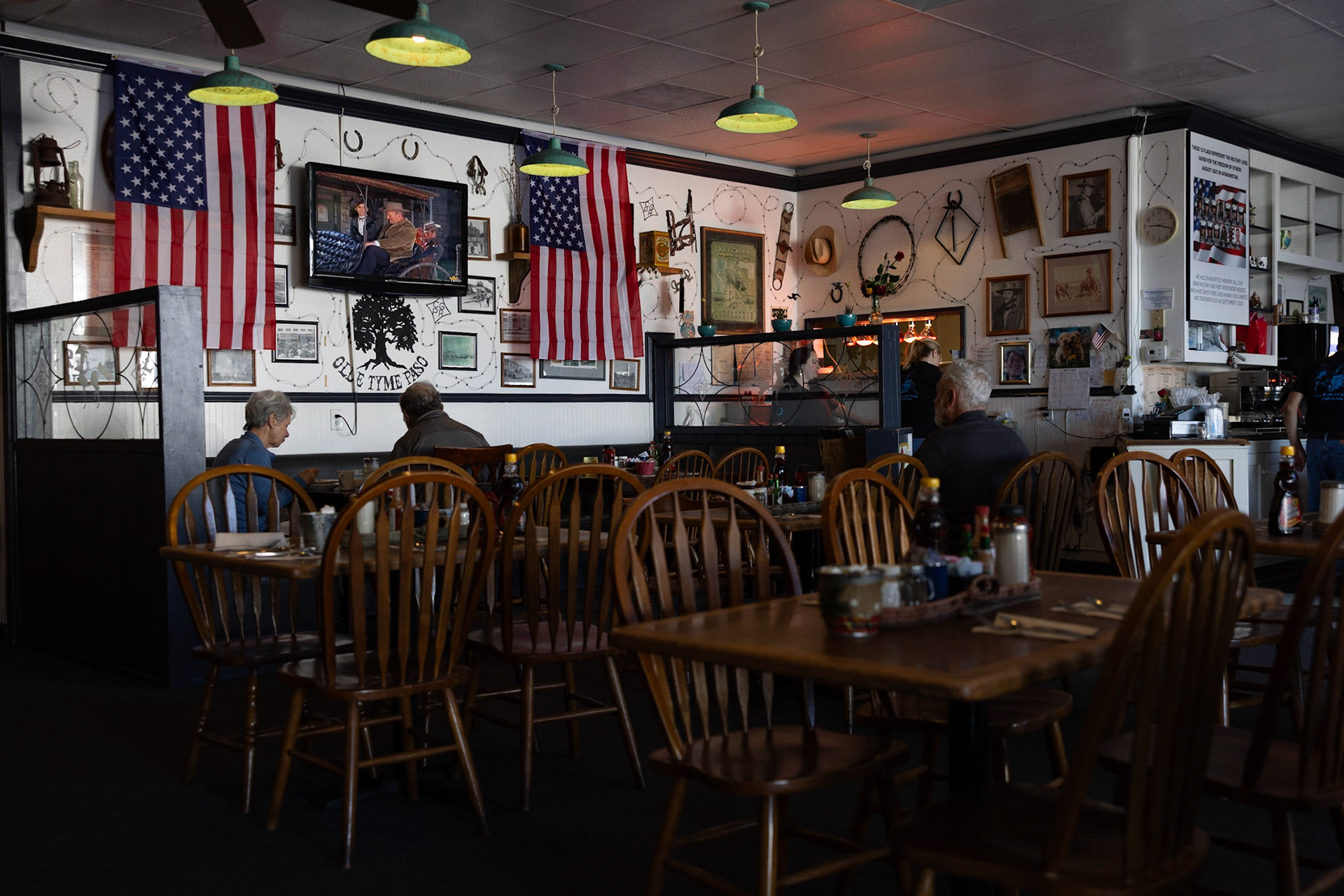 Breakfast restaurant with US Flags