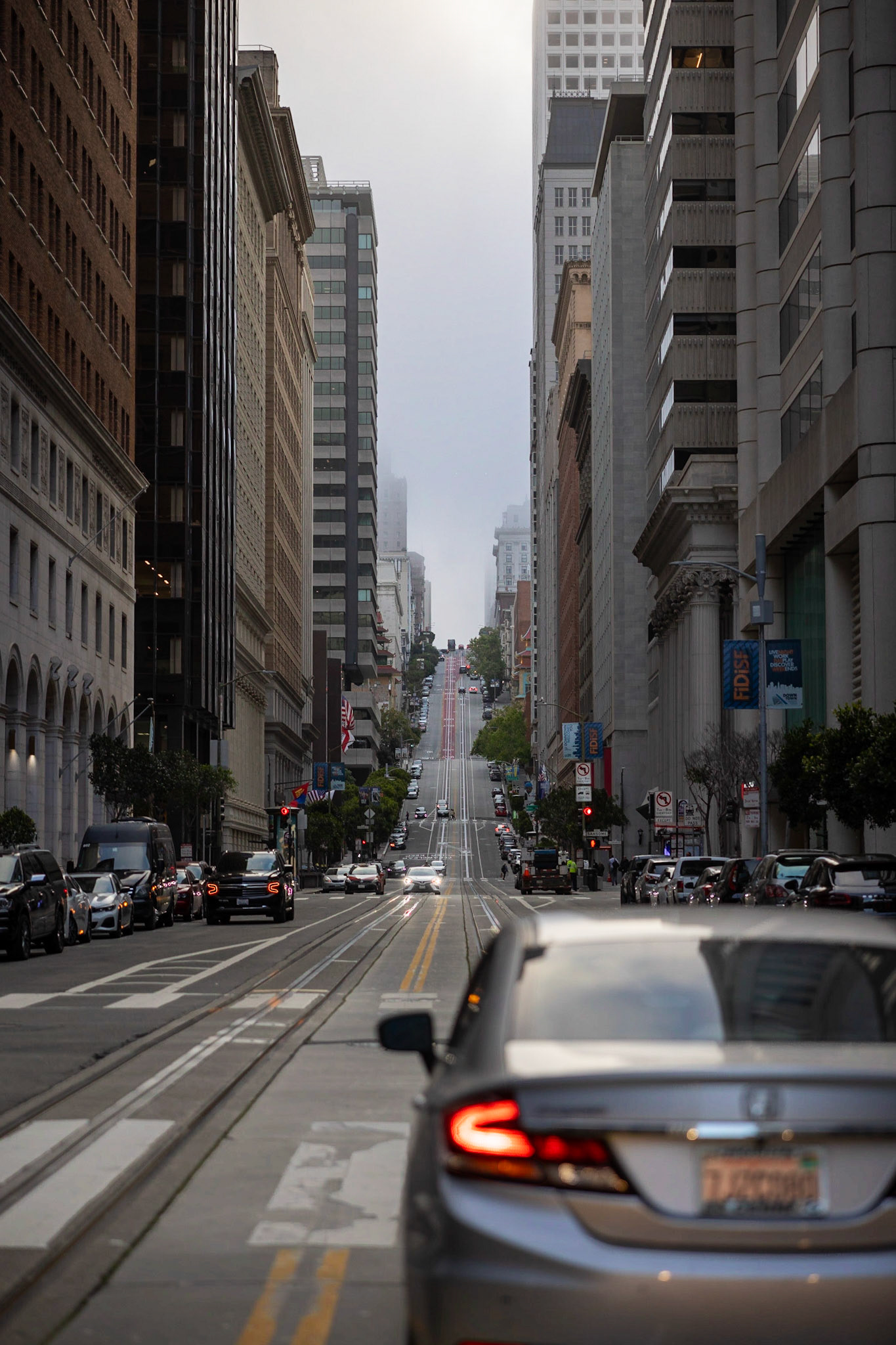 the typical streets of San Francisco with their cable car tracks
