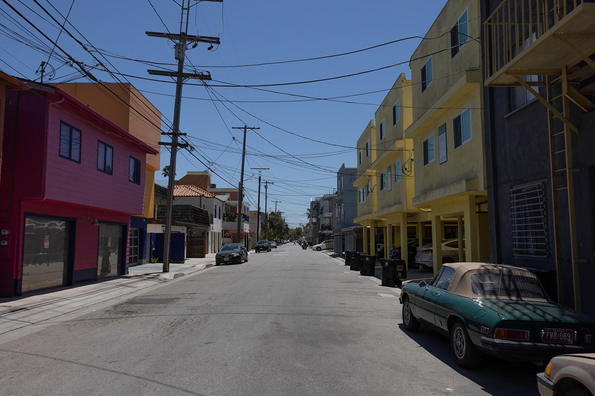 near Venice Beach the streets are colorful