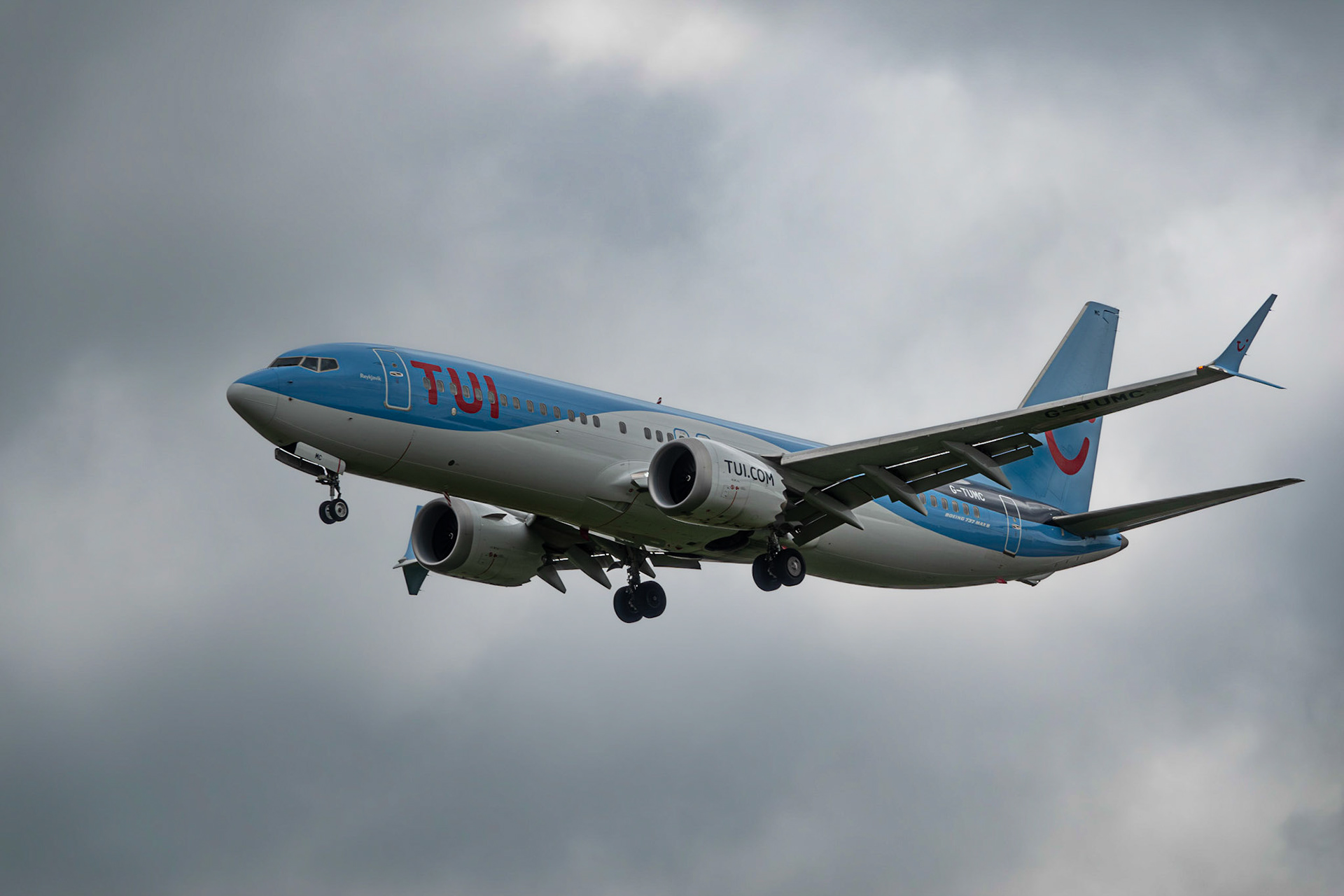 TUI 737-8