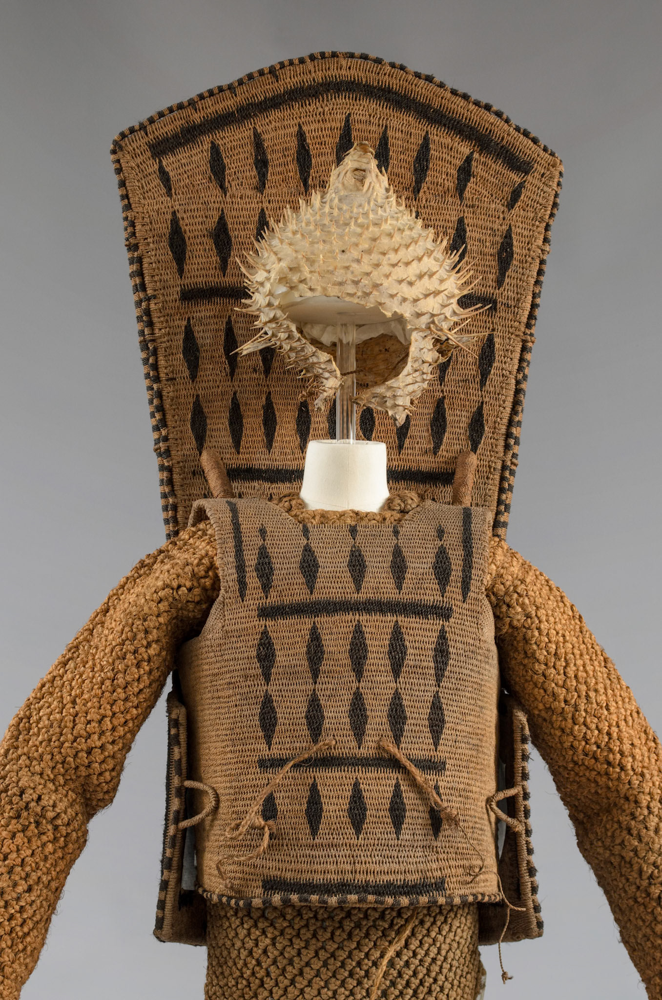 Z 7034, cuirass and 2011.93.3, helmet, Kiribati, © Museum of Archaeology and Anthropology, University of Cambridge
