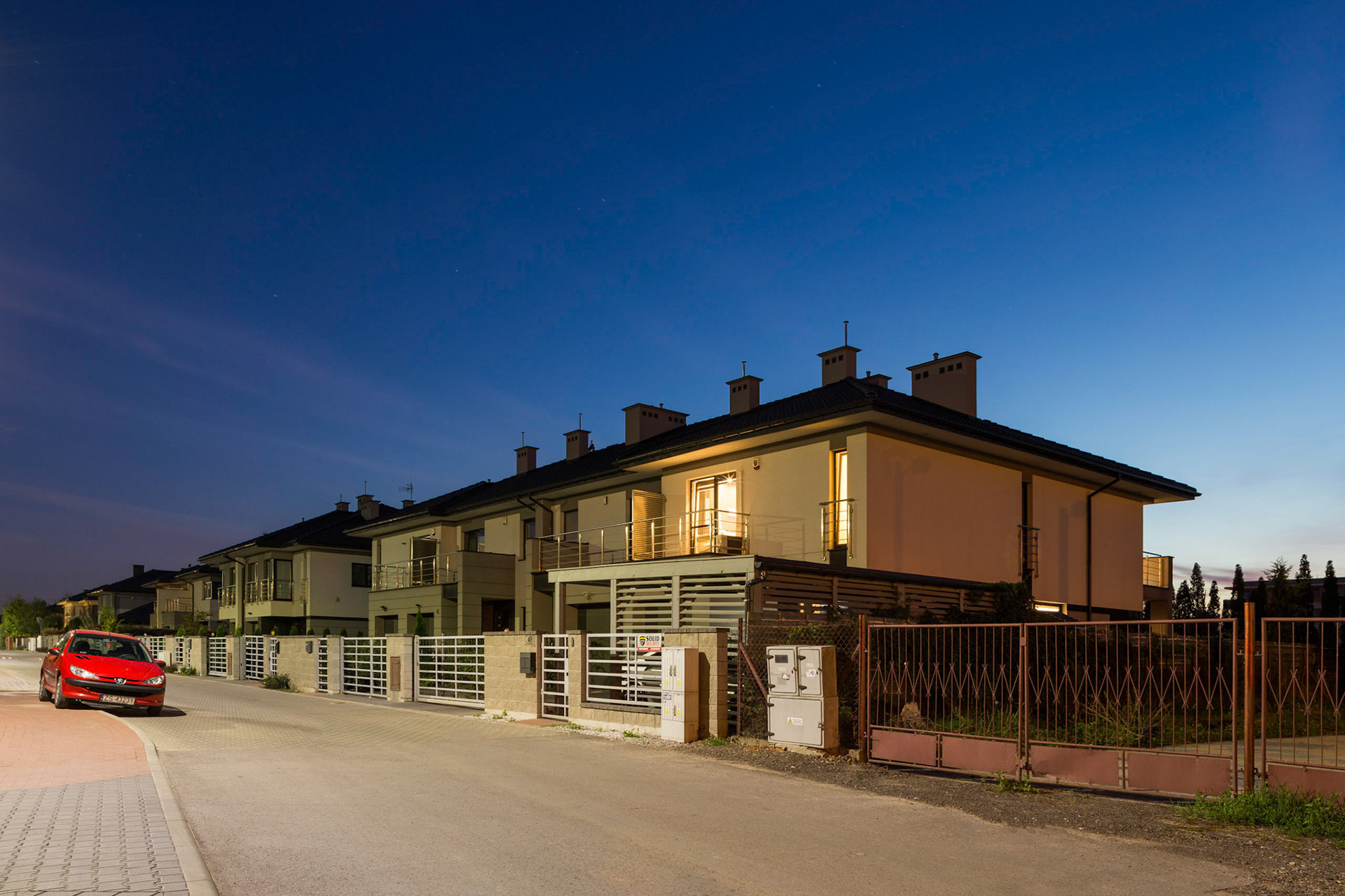fotografia wieczorna budynków