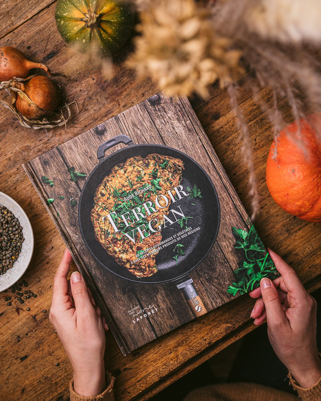 Photographie culinaire rustique & naturelle , stylisme food pour le livre Terroir Vegan aux Editions Solar